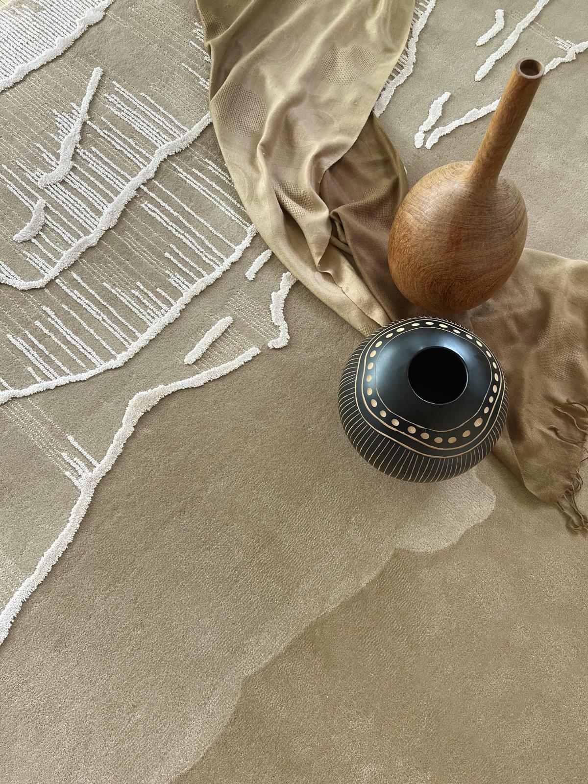 Surf Beige Rug by Volver Studios In New Condition For Sale In Geneve, CH