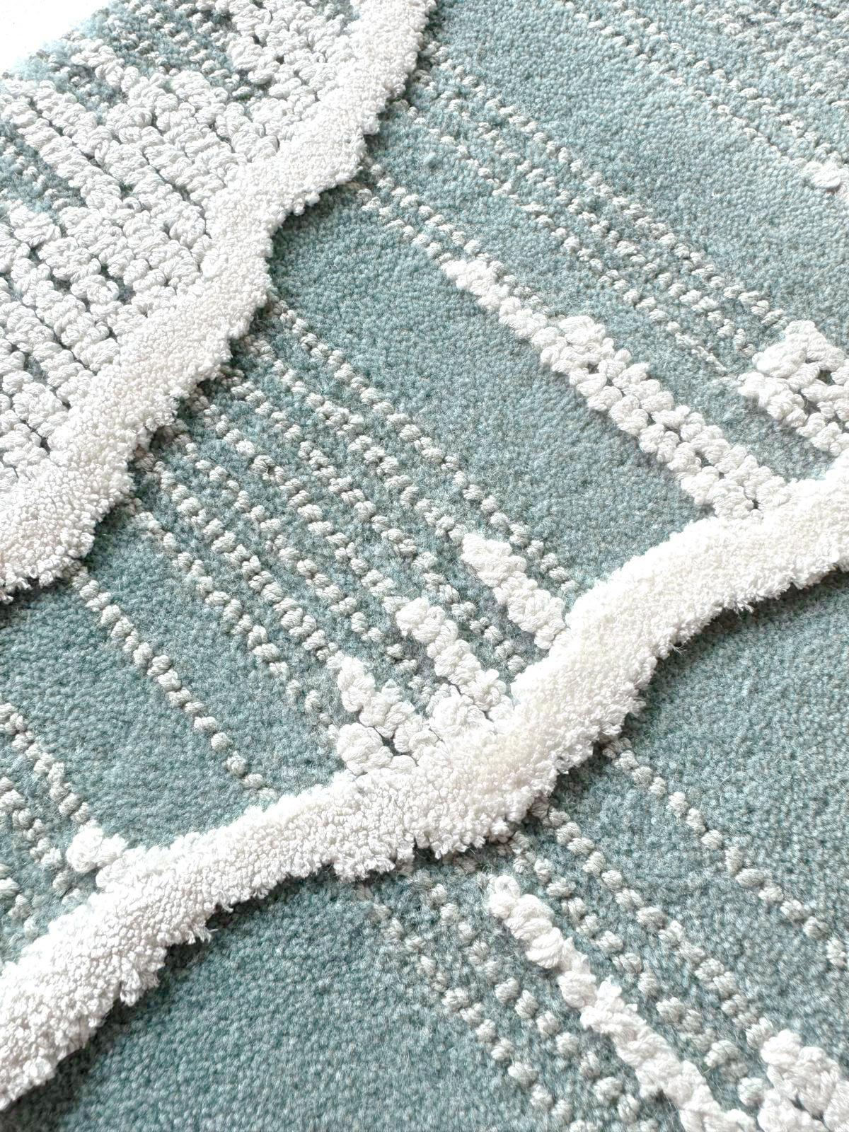 Tapis Surf Blue par Volver Studios
Dimensions : L 250 x L 350 cm : L 250 x L 350 cm.
MATERIAL : Laine et bambou.

Disponible en sept formats : 90 x 240 cm, 140 x 200 cm, 170 x 240 cm, 200 x 300 cm, 250 x 350 cm, 300 x 400 cm et 350 x 450 cm.