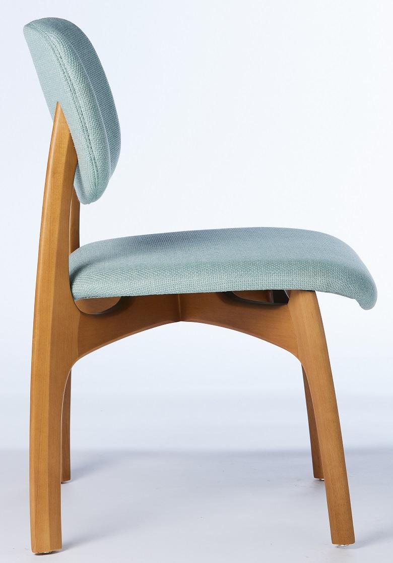 Moderne Chaise contemporaine brésilienne Surf en bois et tissu de Lattoog en vente
