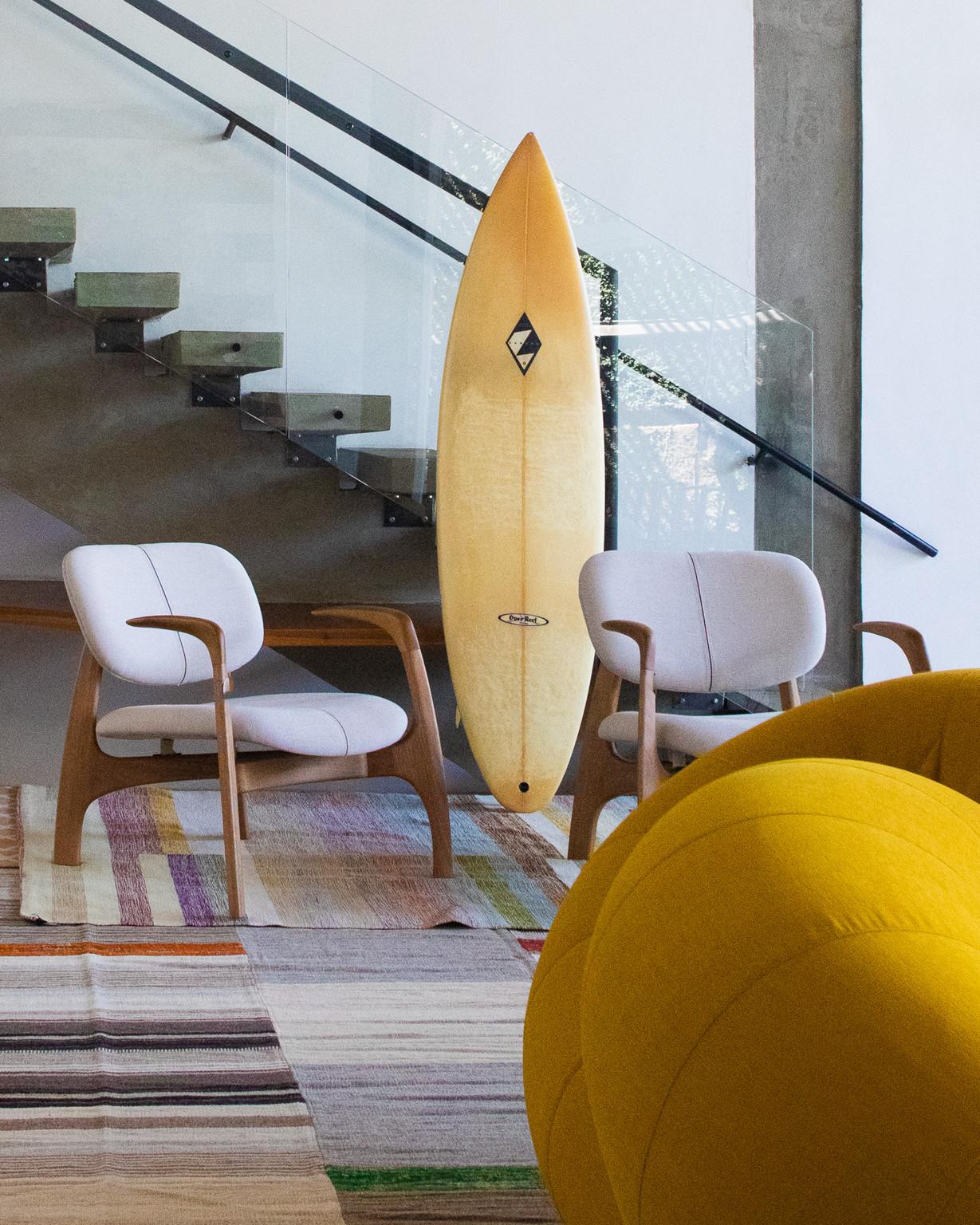 Fauteuil contemporain brésilien Surf en bois et tissu de Lattoog Neuf - En vente à Sao Paolo, BR