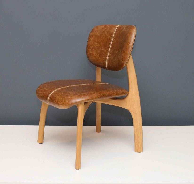 Moderne Chaise contemporaine brésilienne Surf en bois et cuir de Lattoog en vente