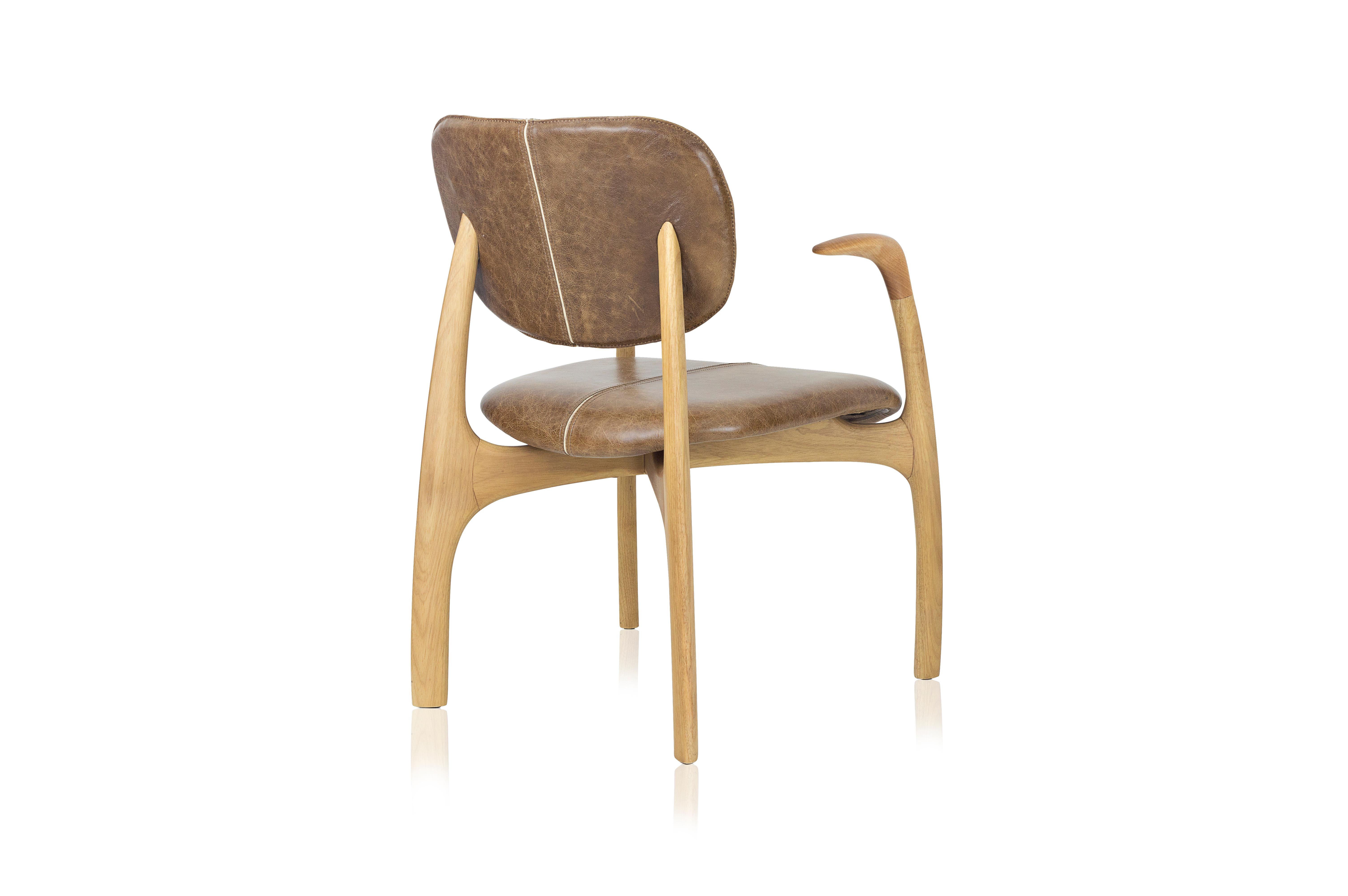 Surf Brazilian Contemporary Wood and Leather Chair with Arms by Lattoog In New Condition For Sale In Sao Paolo, BR