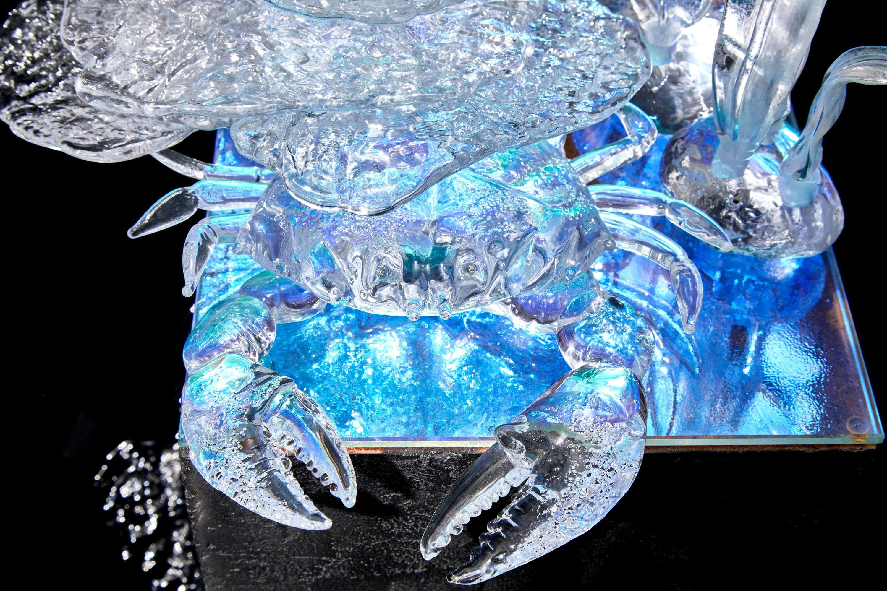 XXIe siècle et contemporain Surf - Nature morte avec crabe, œuvre d'art en verre d'Ellinois Walker en vente