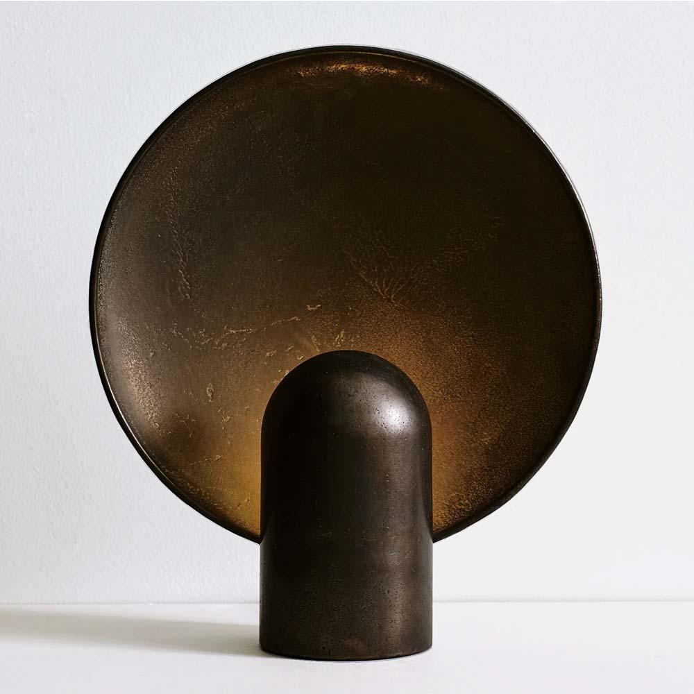 A blackened bronze sconce that reveals individual charm and distinctive patina overtime.
The blackened surface sconce is an ambient, sculptural light cast in two halves from solid gunmetal and emits a warm and atmospheric glow.

The blackened