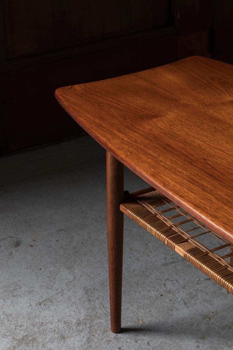‘Surfboard’ Coffee table in Teak wood with Magazine shelf, Dutch design, 1960’s 4