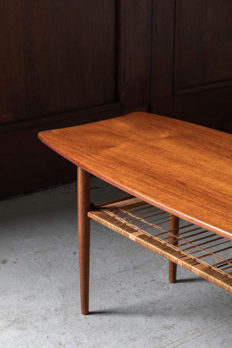 ‘Surfboard’ Coffee table in Teak wood with Magazine shelf, Dutch design, 1960’s 1