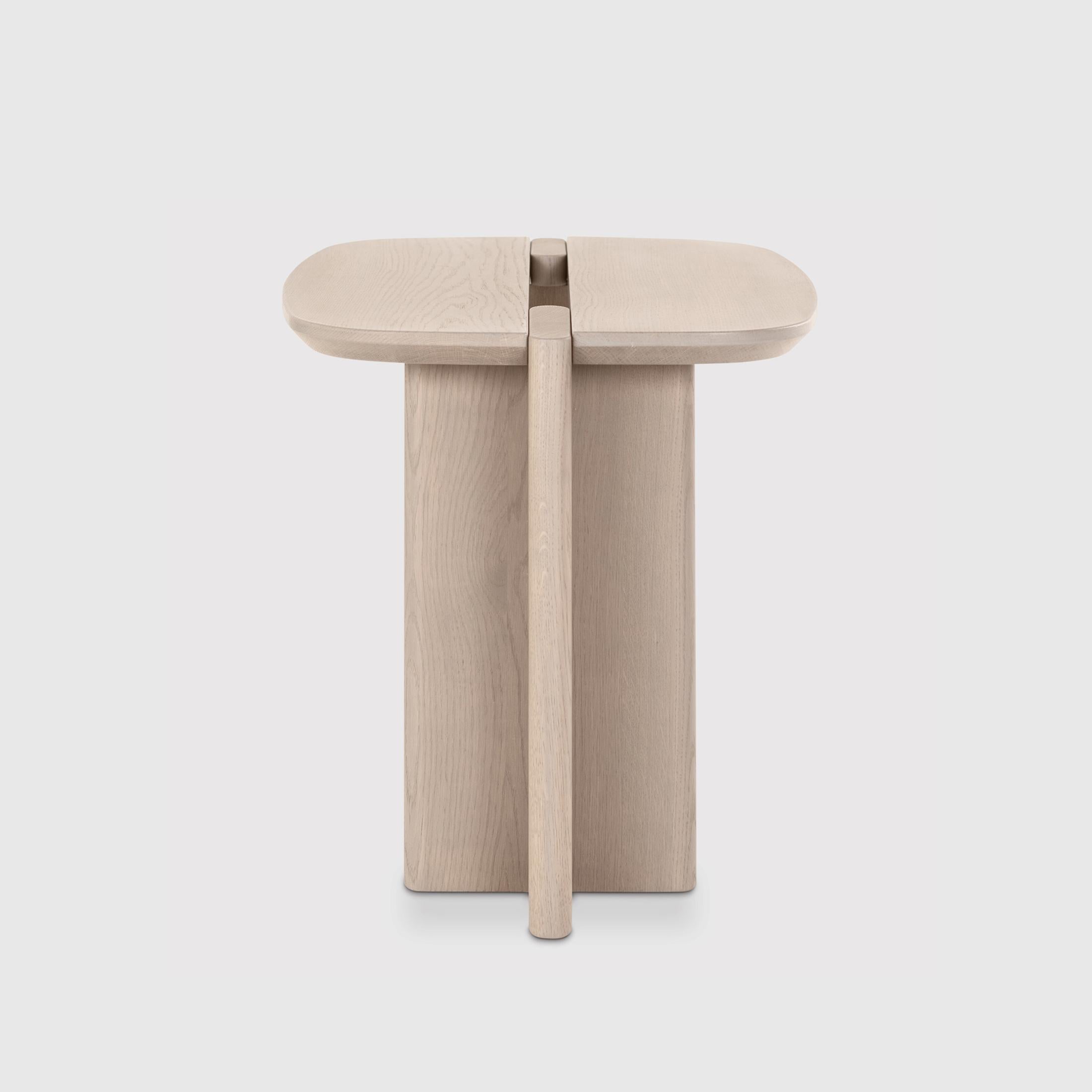 Pressé Table d'appoint Surfside Drive par Workshop APD en bois de frêne massif en vente