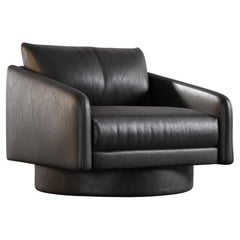 SURGE LOUNGE CHAIR - Design moderno in finta pelle d'agnello nera