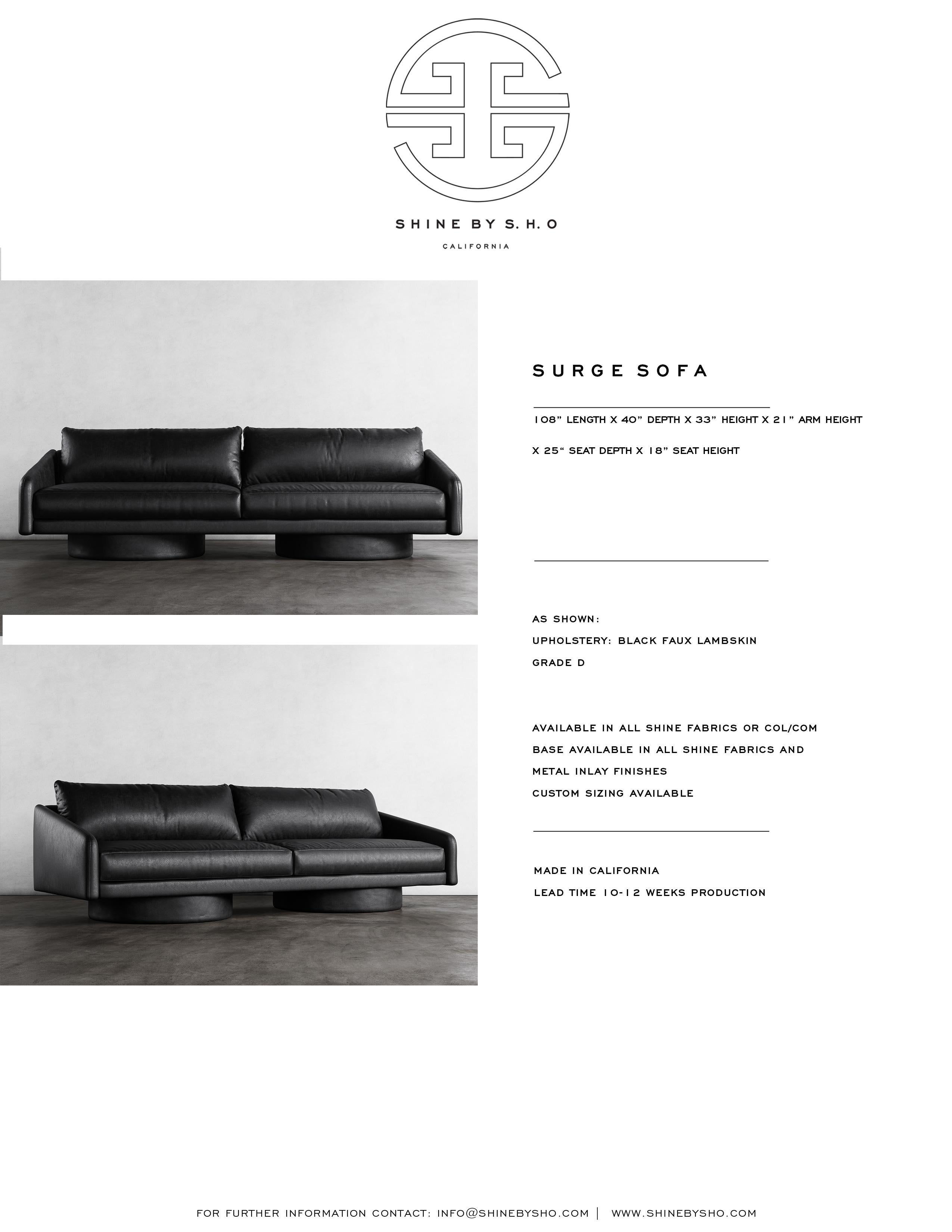 XXIe siècle et contemporain SURGE SOFA - Canapé moderne en faux cuir d'agneau noir en vente