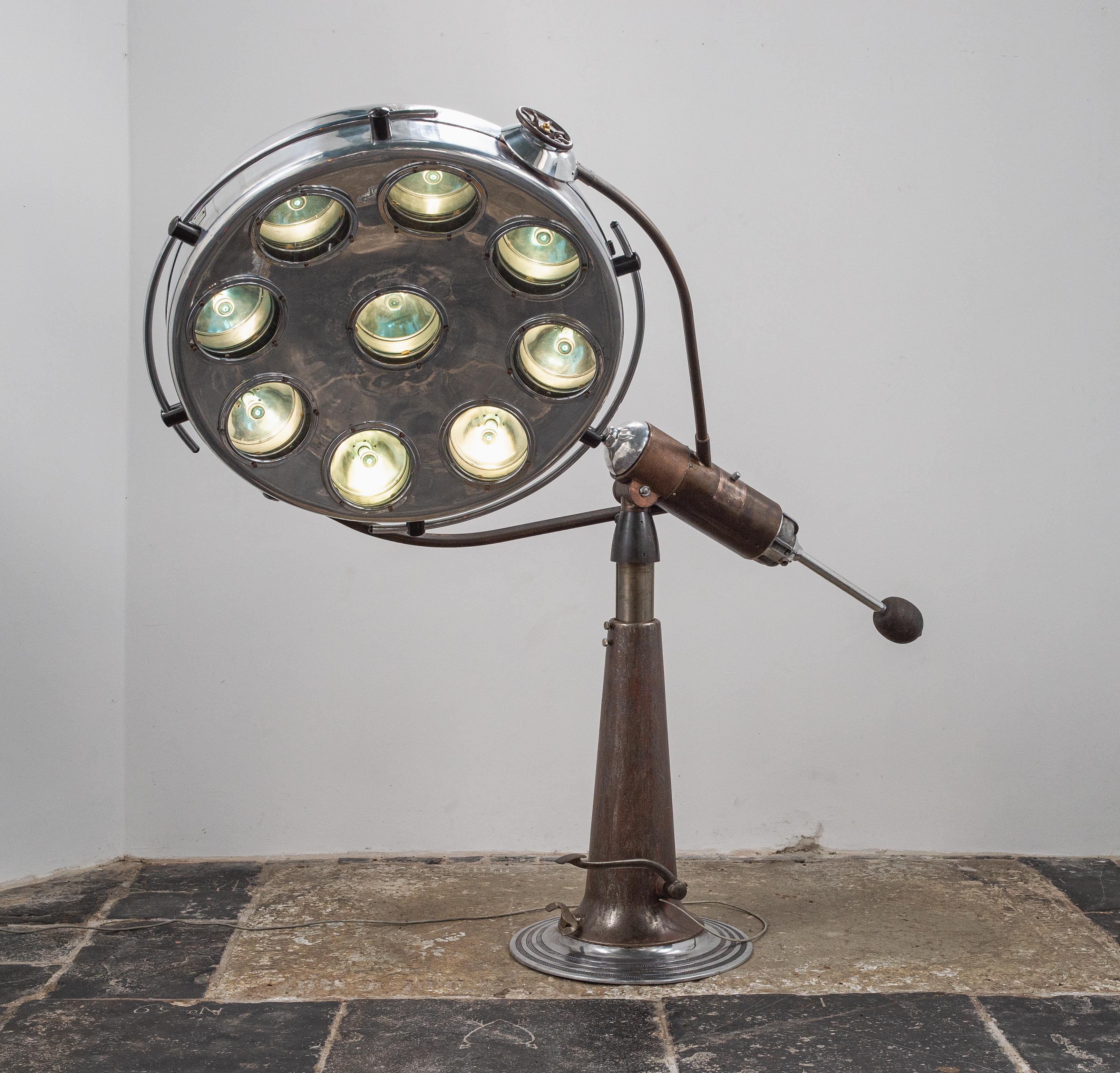 Surgery Light ''Original Hanau'' 9 Lampen (Industriell) im Angebot