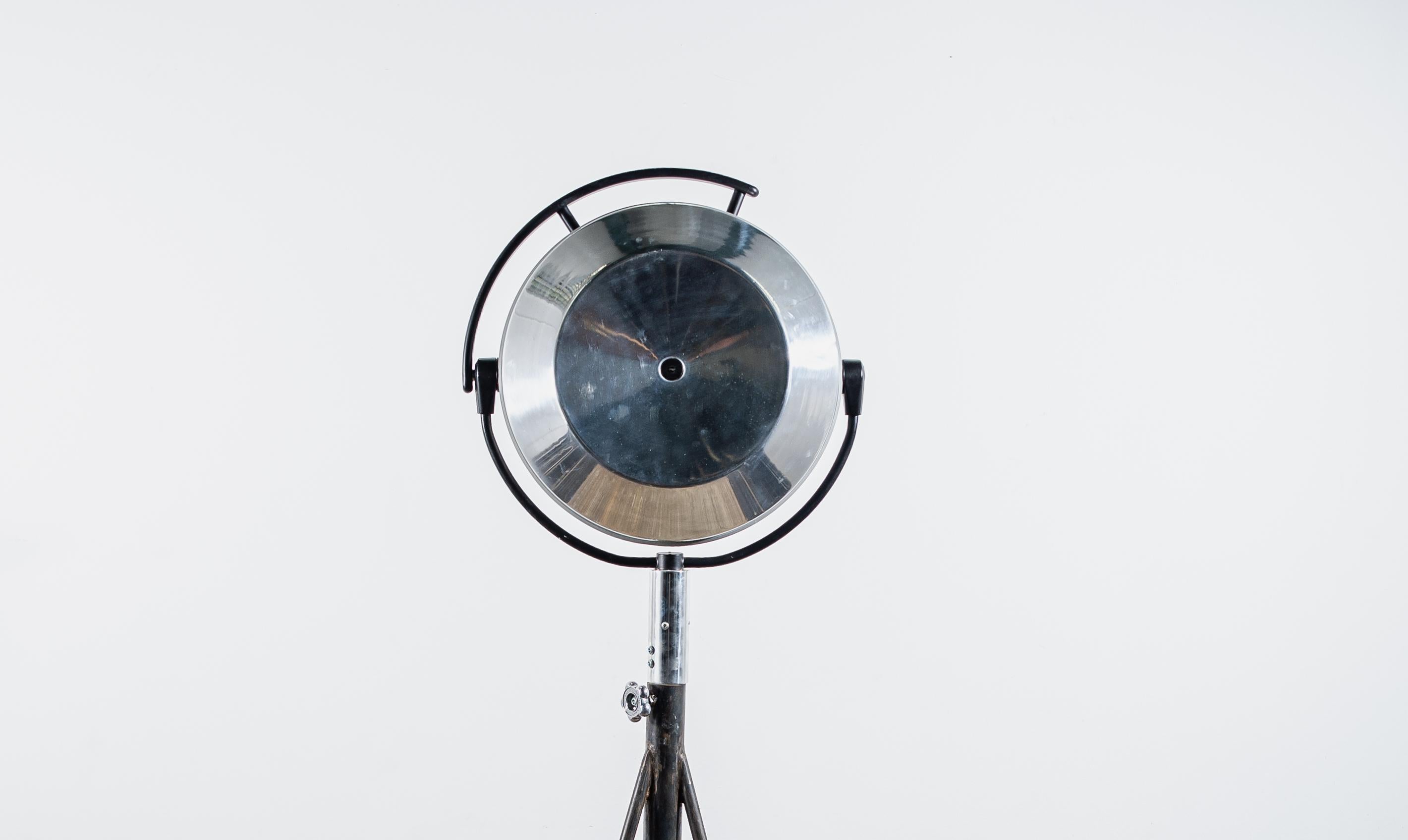 Surgery Light  'Skytron Astro' in Polished Aluminium on Steel Tripod In Good Condition For Sale In BUSSUM, NH