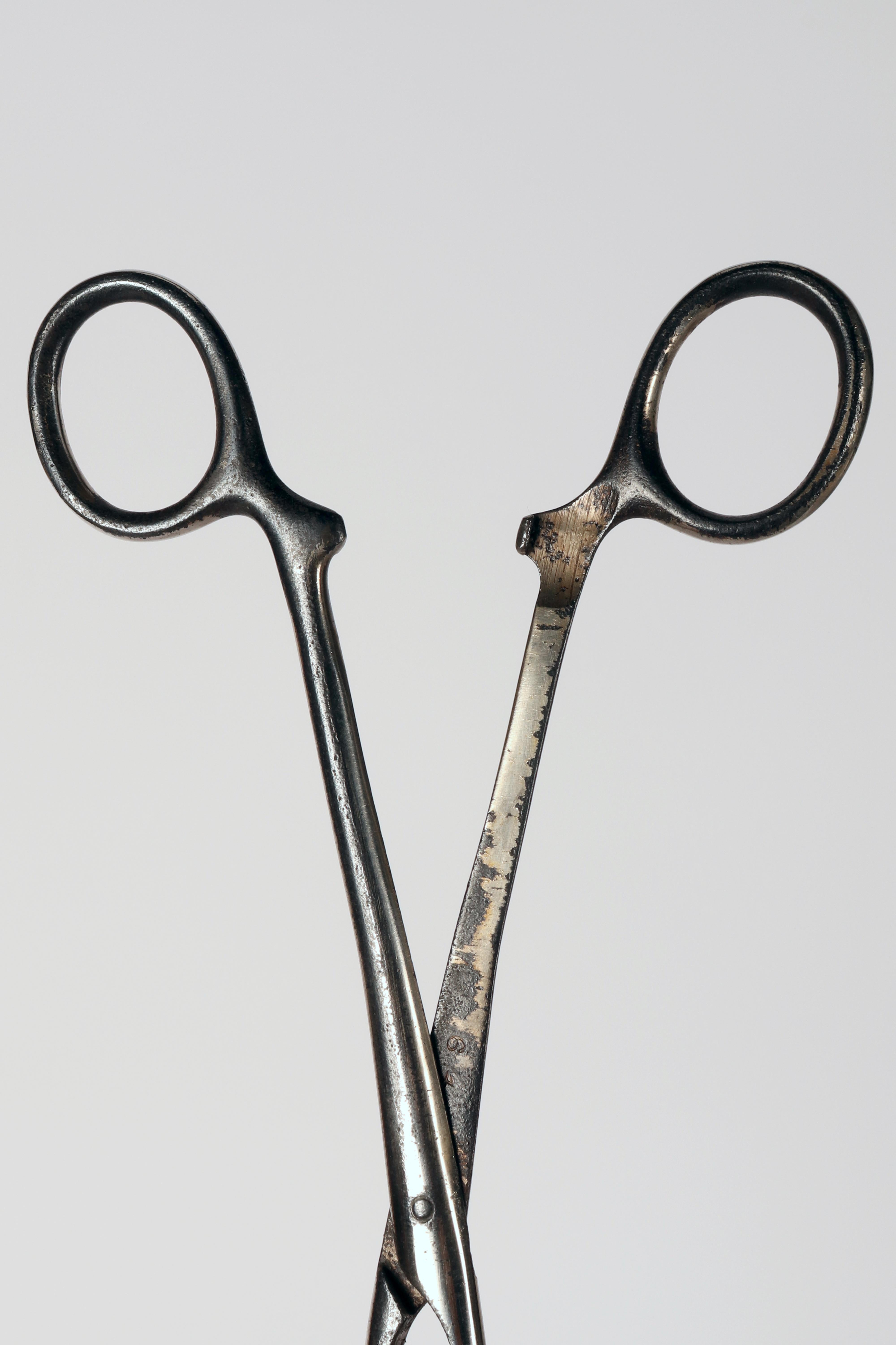 Instrument chirurgie : forceps, fin du 19e siècle, États-Unis 1900. Bon état - En vente à Milan, IT