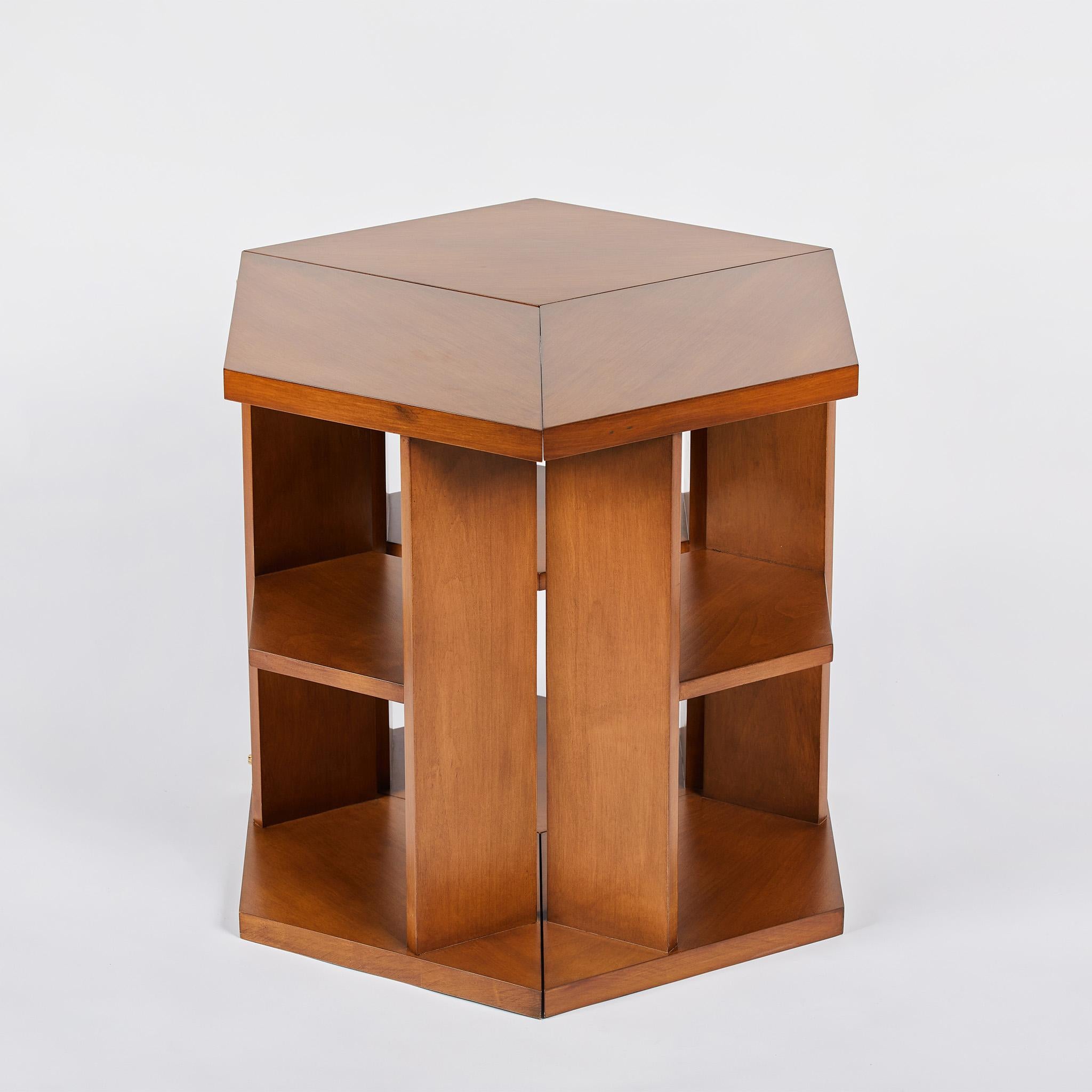 „Surprise“ Ausziehbarer Holz-Beistelltisch aus Ahornholz von Denis de la Mesiere (Moderne) im Angebot