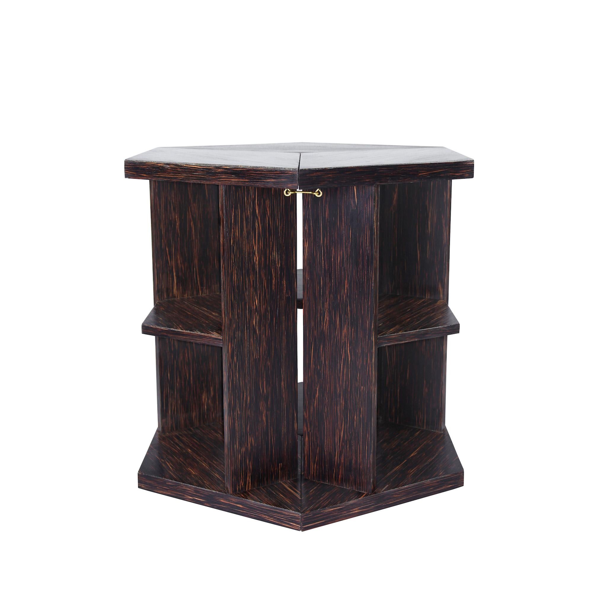 „Surprise“ Ausziehbarer Holz-Beistelltisch aus Ahornholz von Denis de la Mesiere im Angebot 2
