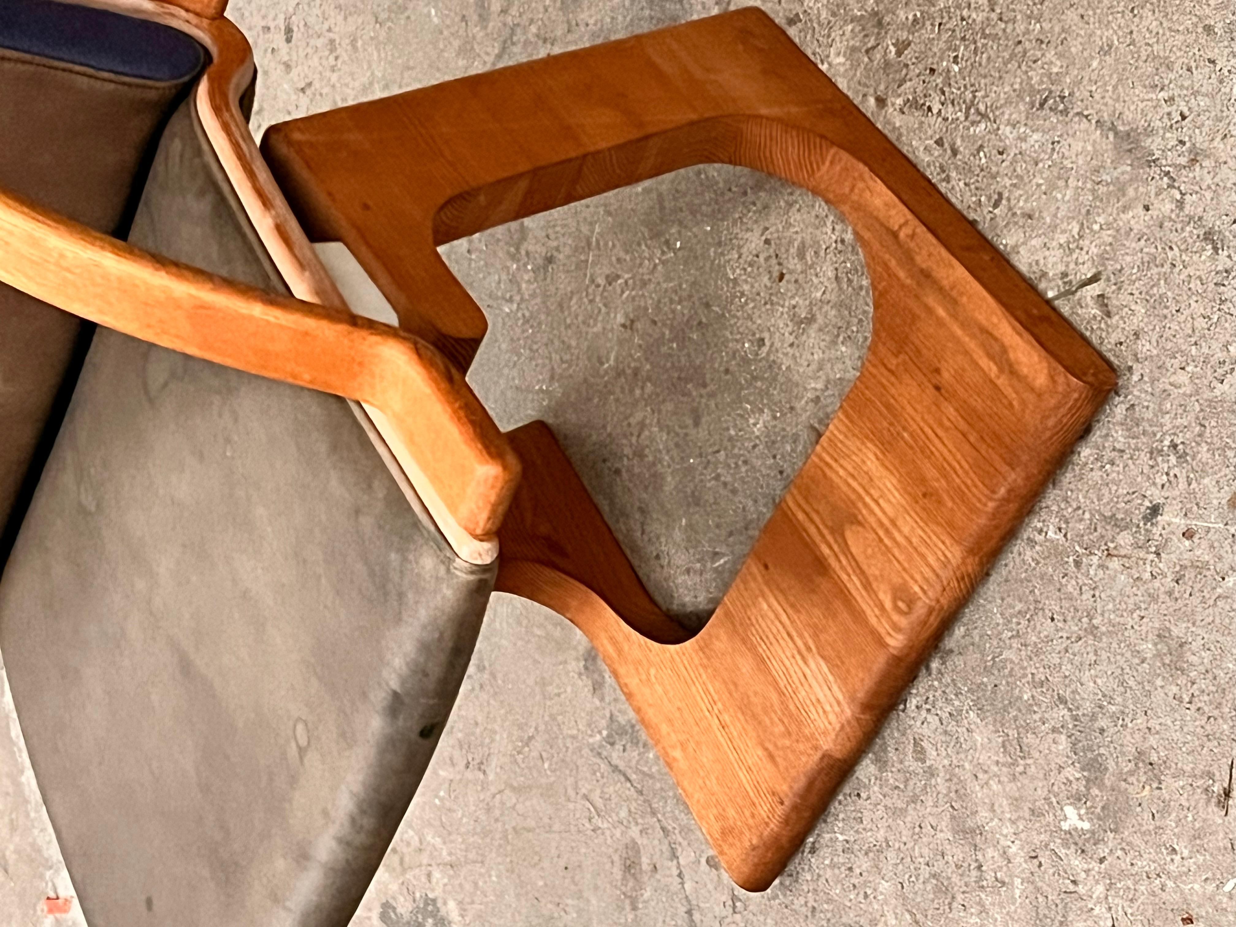Sorprendente sedia da ufficio degli anni '70 in legno massiccio e pelle, un vero UFO! in vendita 3