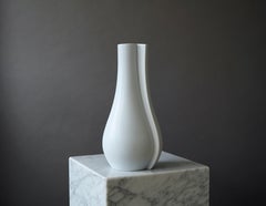 Vase «Surrea » blanc de Wilhelm Kage pour Gustavsberg Studio, Suède, années 1940