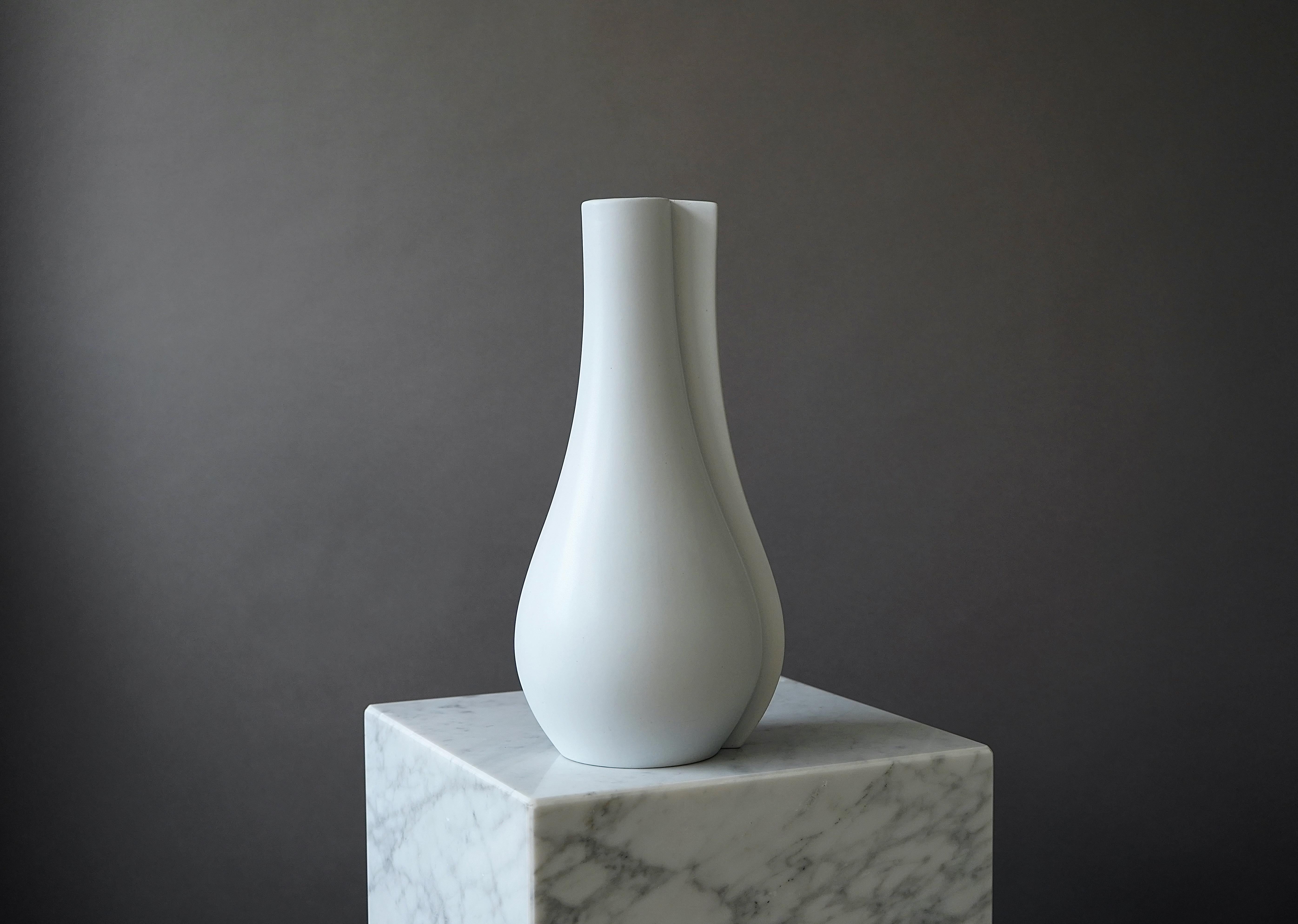 Scandinave moderne Vase 'Surrea' par Wilhelm Kåge pour Gustavsberg Studio, Suède, années 1940 en vente