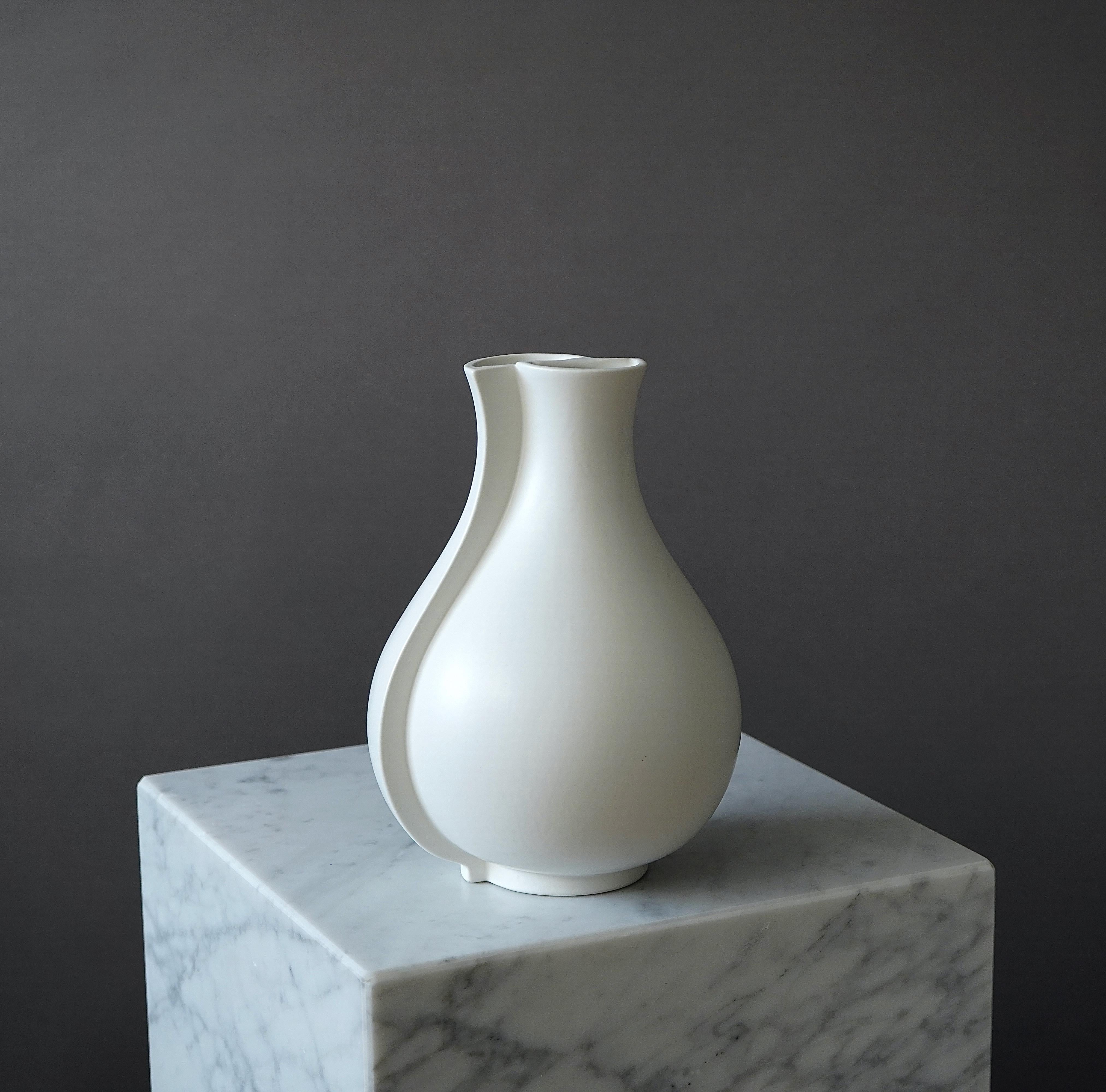 Scandinavian Modern 'Surrea' Vase by Wilhelm Kåge for Gustavsberg Studio, Sweden, 1950s For Sale