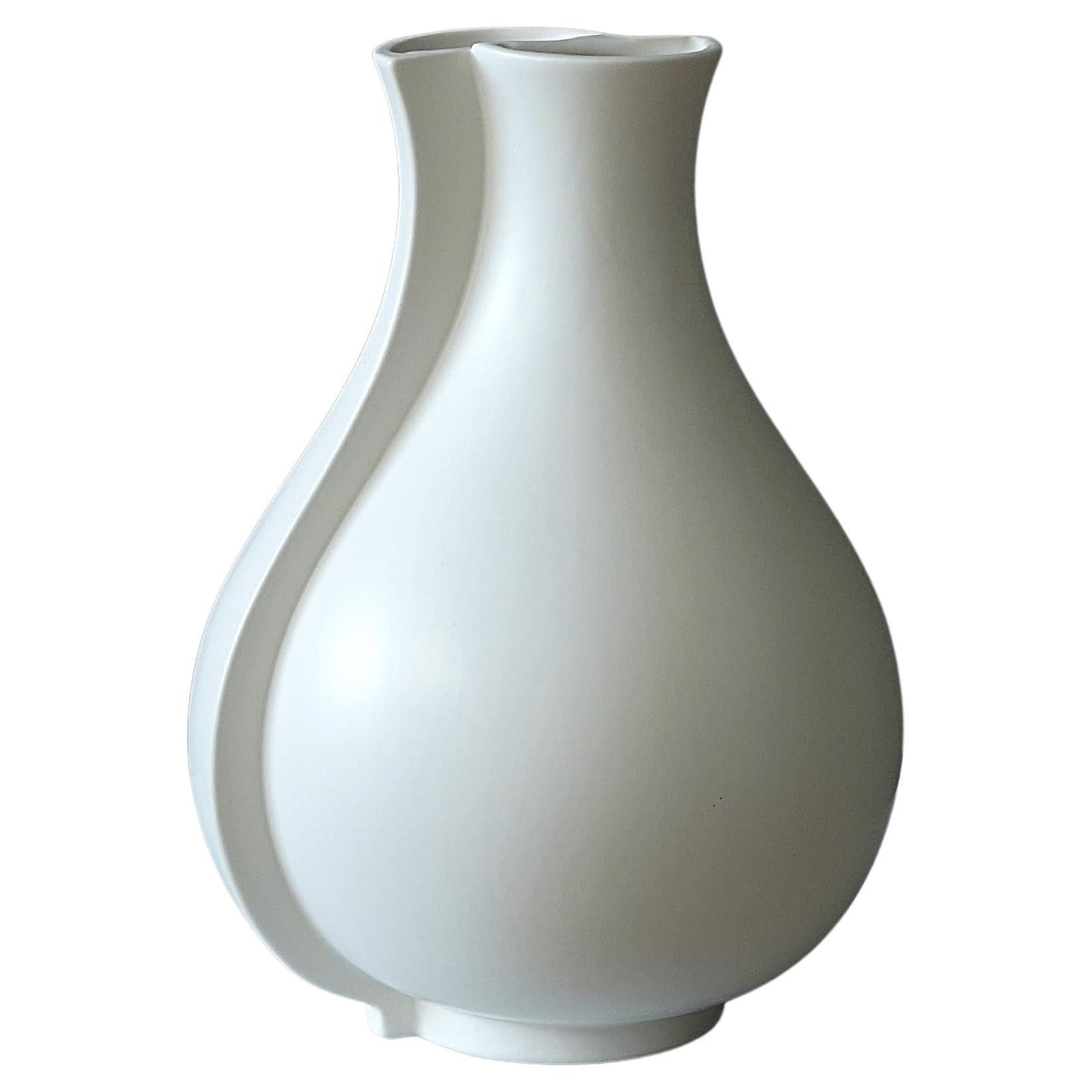 Weiße Vase „Surrea“ von Wilhelm Kage für Gustavsberg Studio, Schweden, 1950er Jahre
