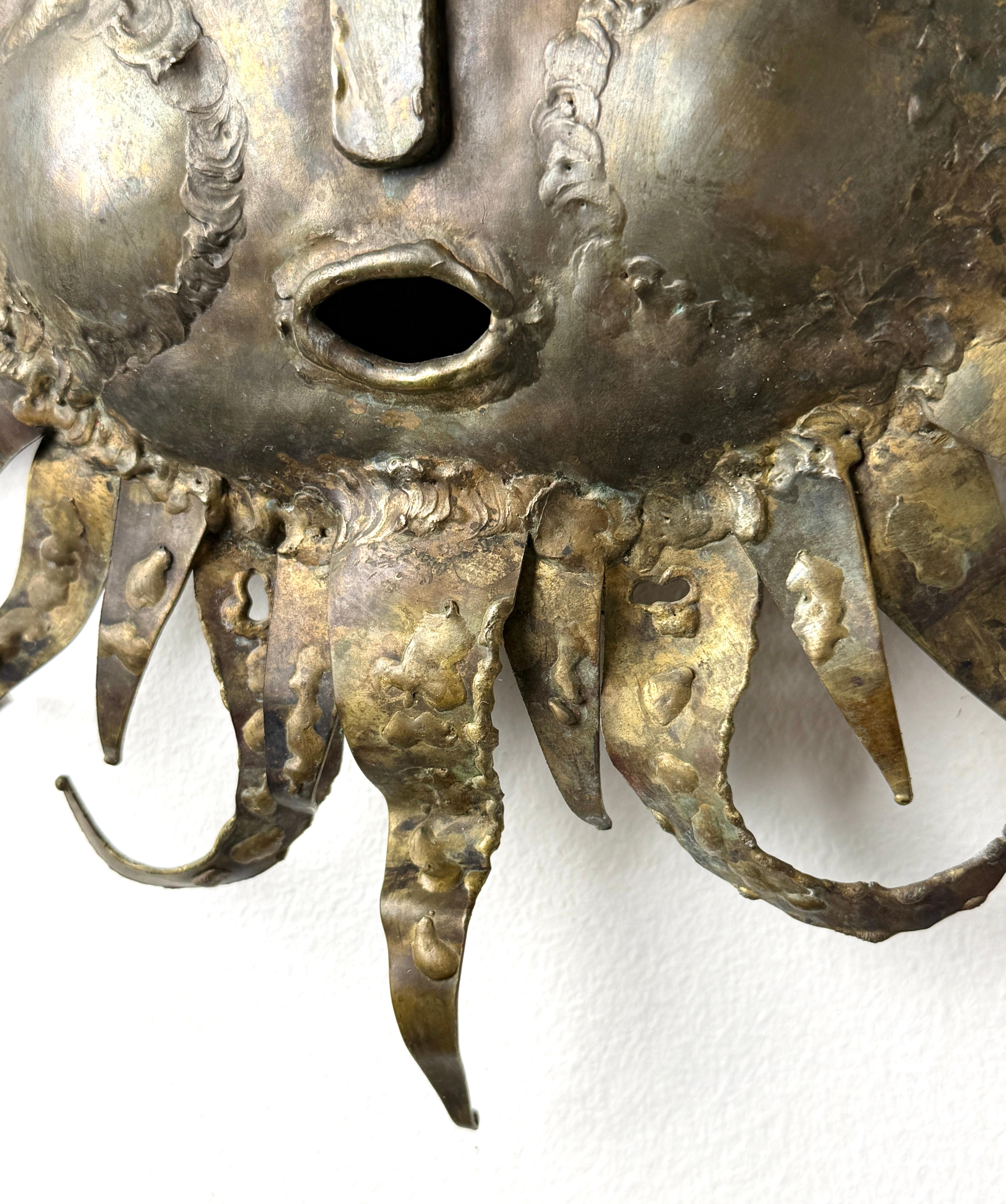 Escultura Surrealista Brutalista de Pared de Latón Cara de Sol Starburst por Emaus México 1970s en venta 1