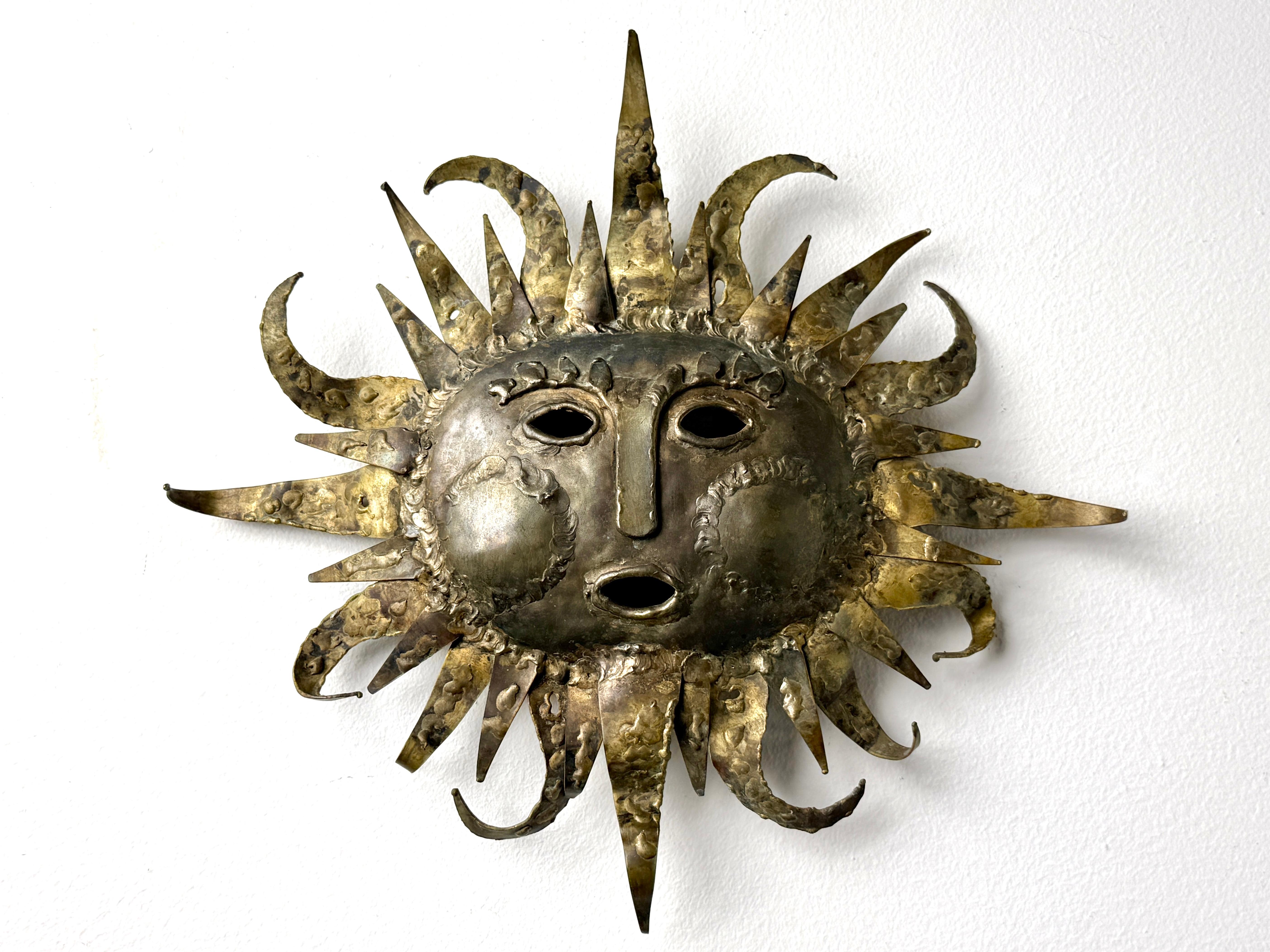 Escultura Surrealista Brutalista de Pared de Latón Cara de Sol Starburst por Emaus México 1970s en venta 2