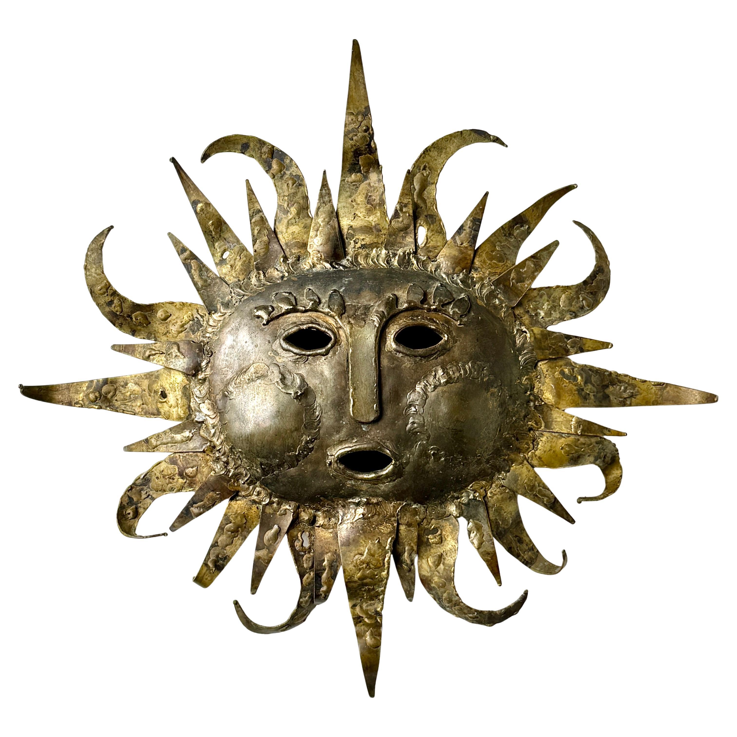 Escultura Surrealista Brutalista de Pared de Latón Cara de Sol Starburst por Emaus México 1970s en venta