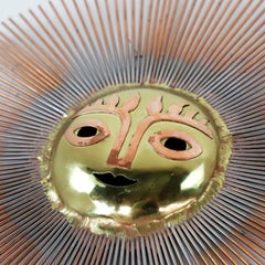 Scultura solare surreale e brutalista in ottone e bronzo dei monaci benedettini di Emaus