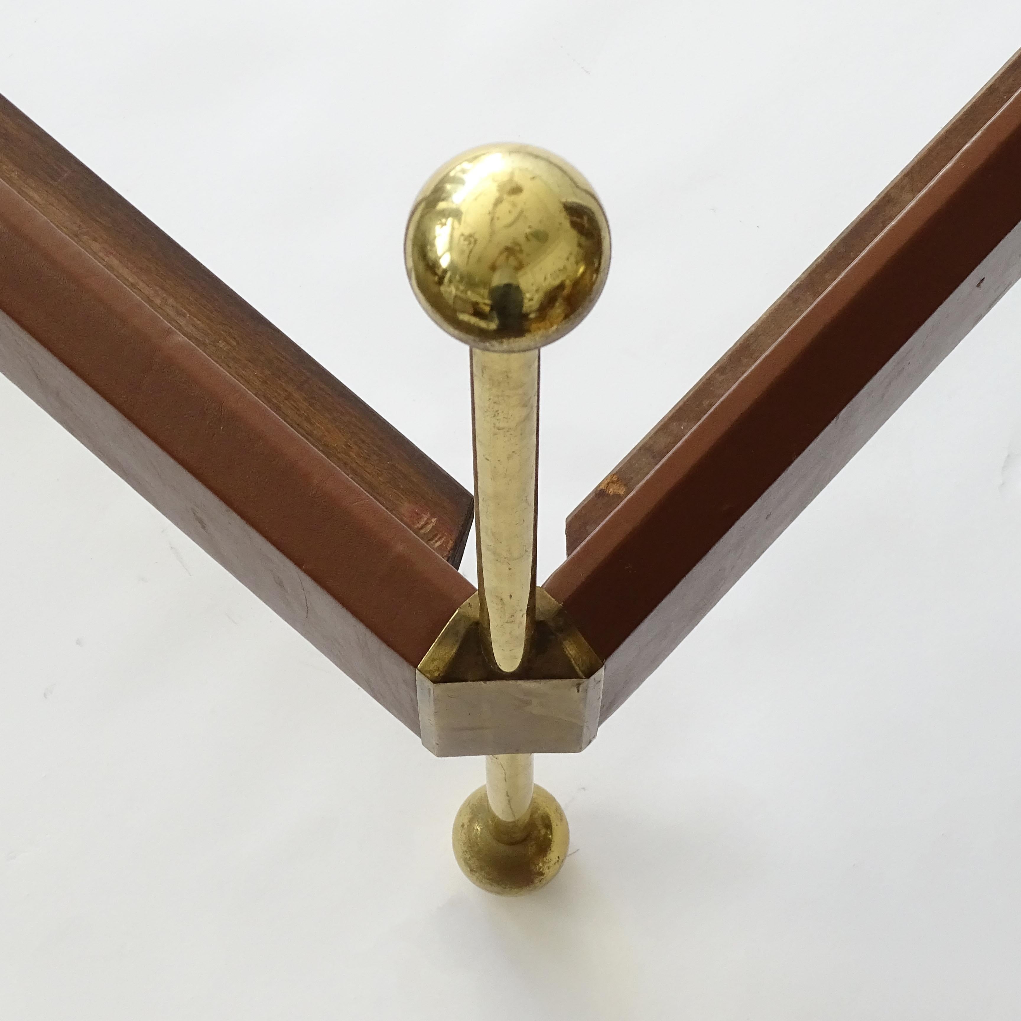 Surrealista cama de matrimonio italiana de los años 60 de latón y piel sintética en Bueno estado para la venta en Milan, IT