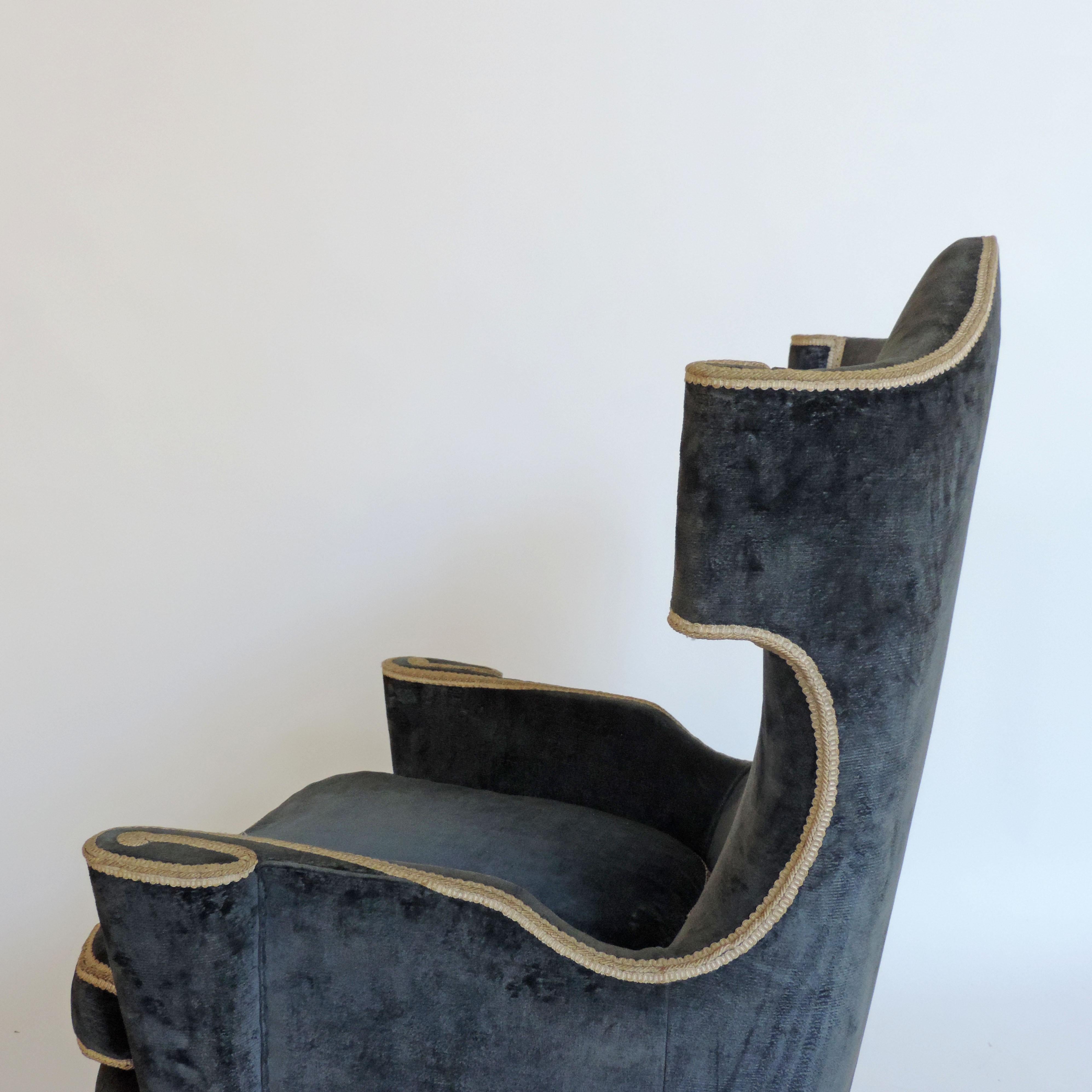 Surreal Pair of Italian 1950s Armchairs in Dark Blue Velvet For Sale 4