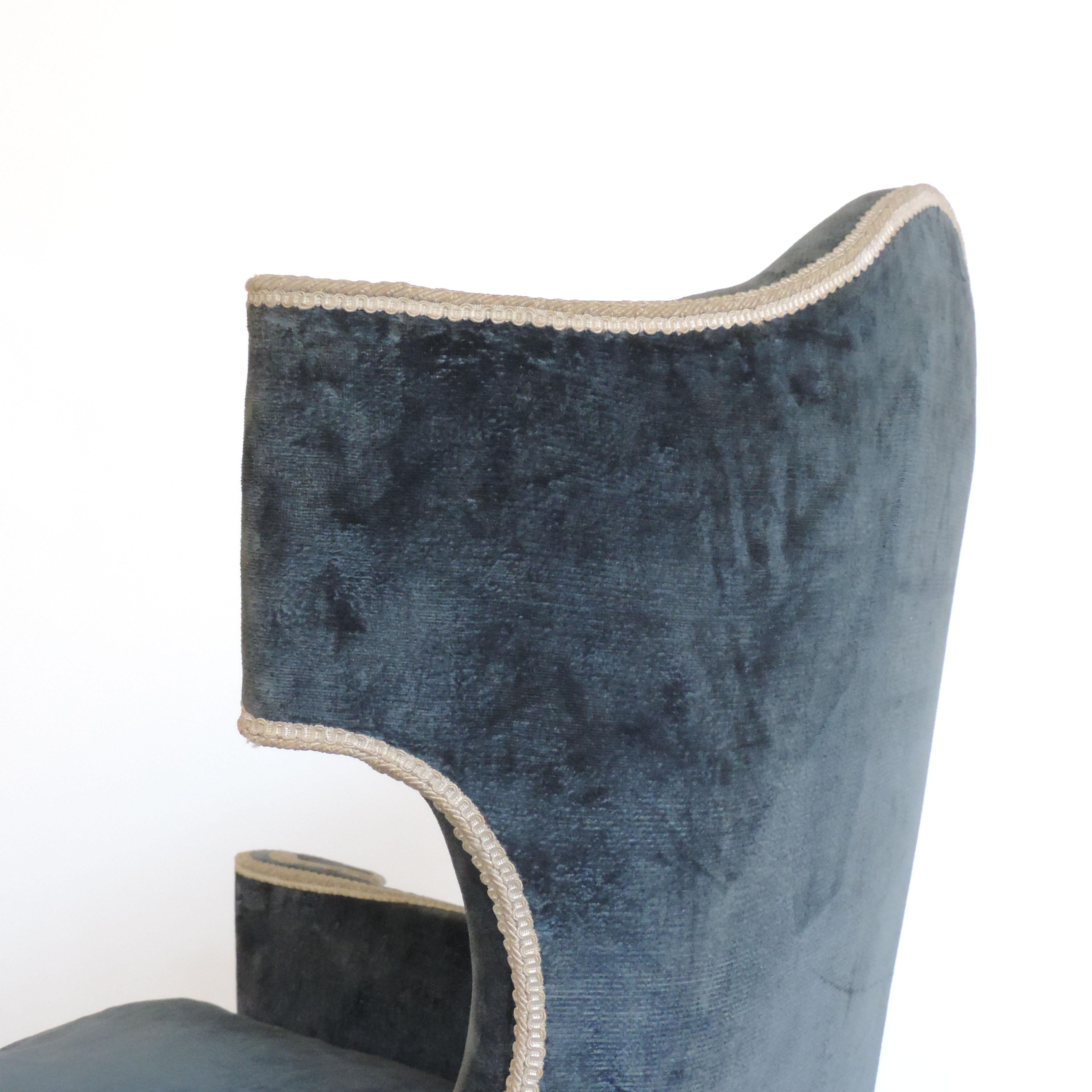 Surreal Pair of Italian 1950s Armchairs in Dark Blue Velvet For Sale 5