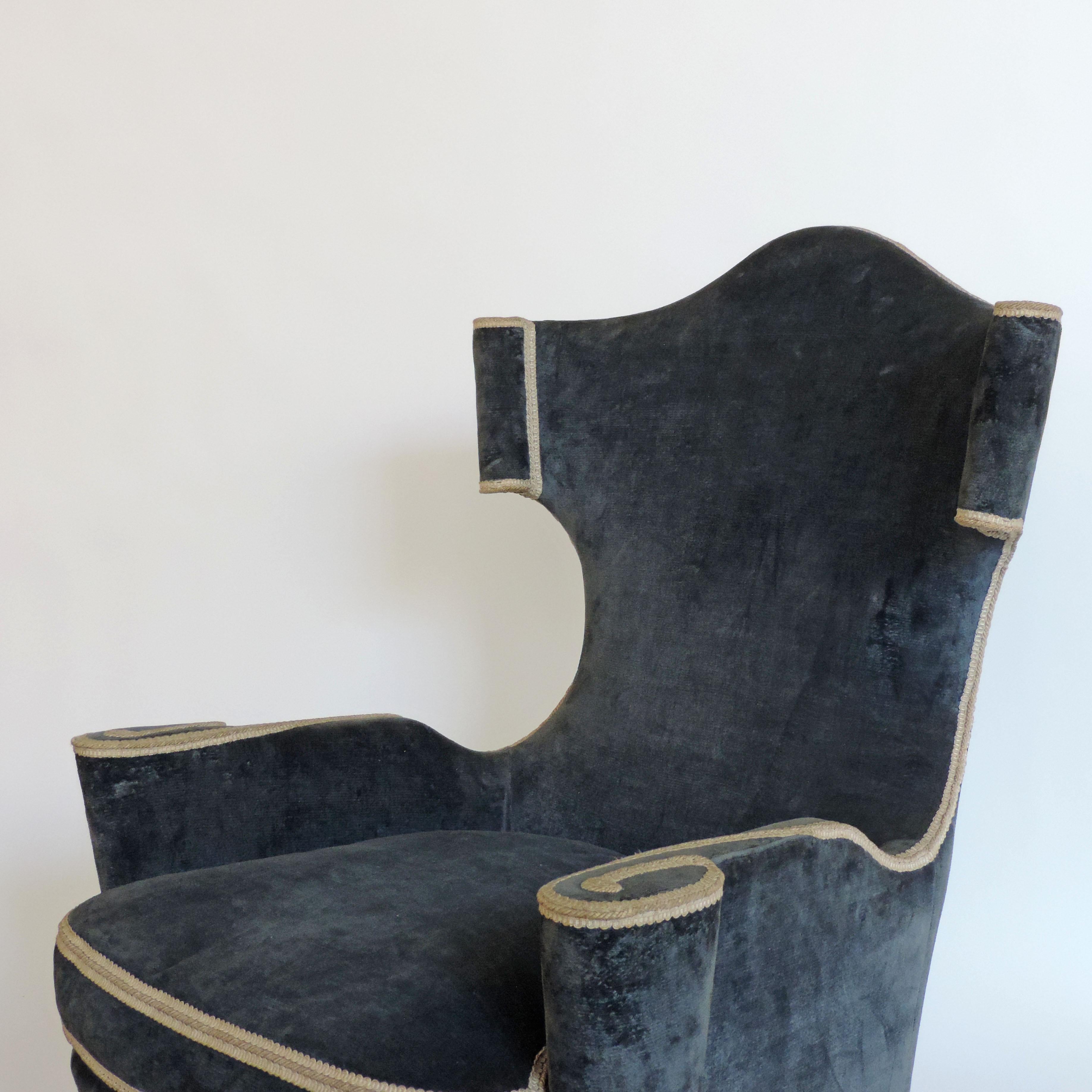 Surreal Pair of Italian 1950s Armchairs in Dark Blue Velvet For Sale 6