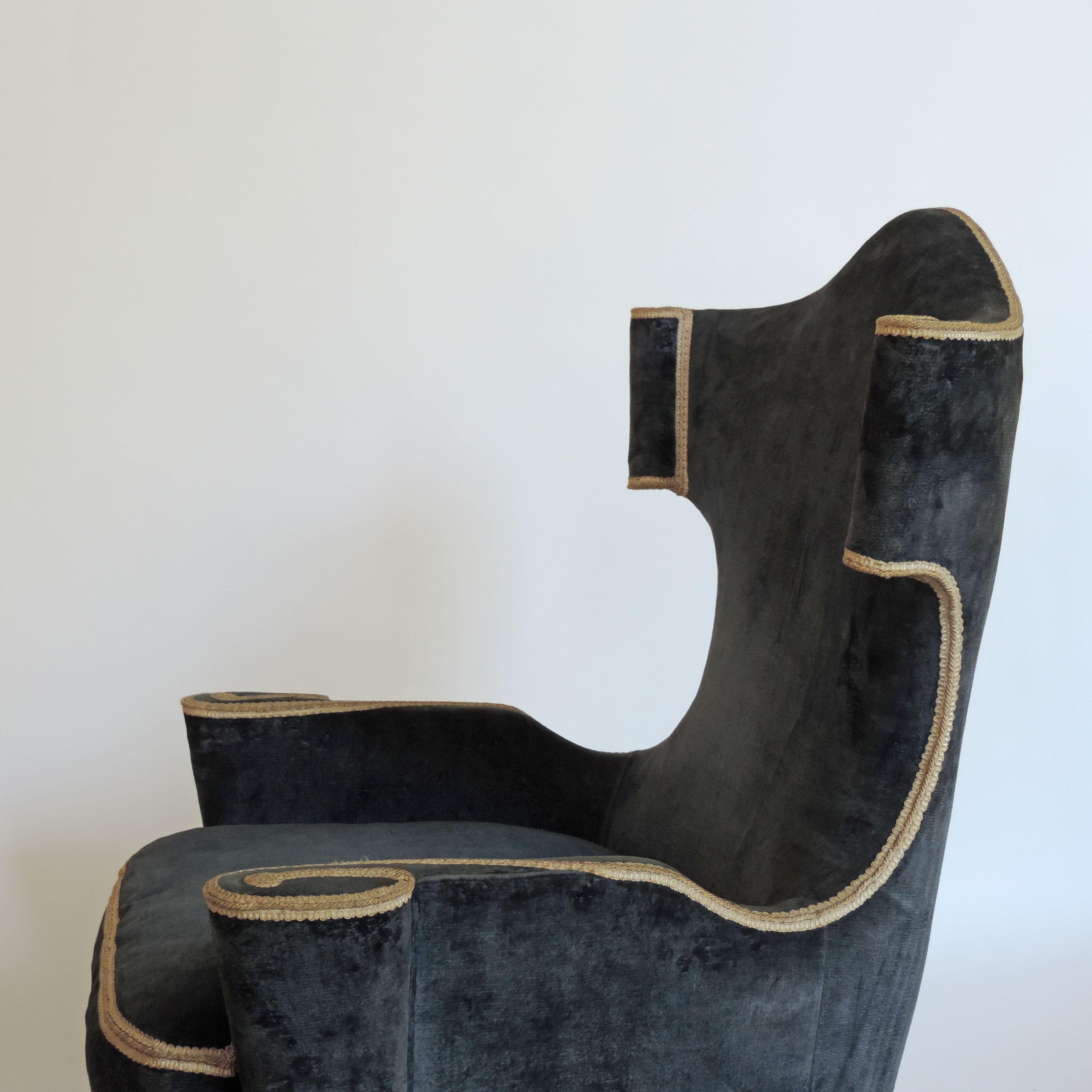 Surreal Pair of Italian 1950s Armchairs in Dark Blue Velvet For Sale 8
