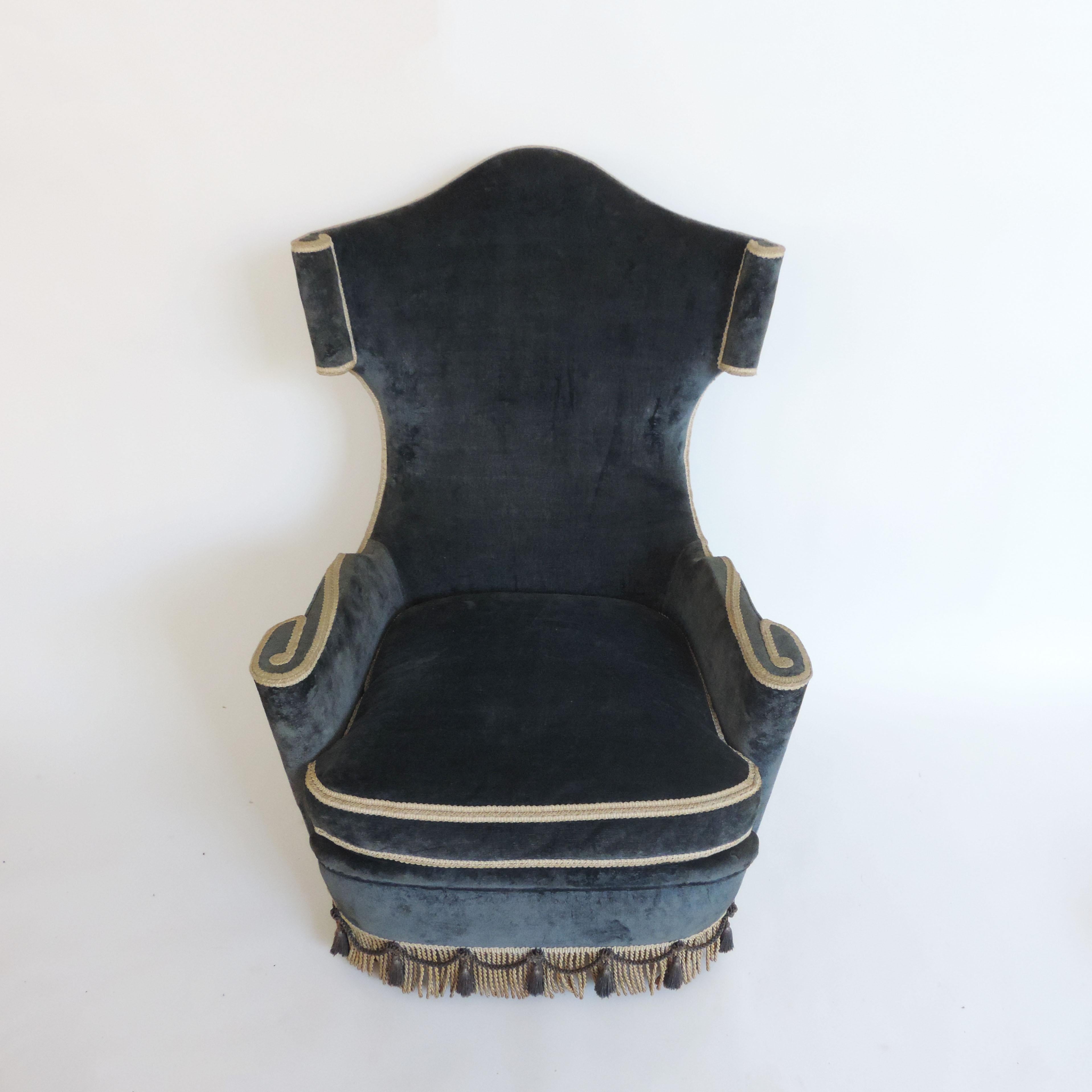 Surreal Pair of Italian 1950s Armchairs in Dark Blue Velvet In Good Condition For Sale In Milan, IT