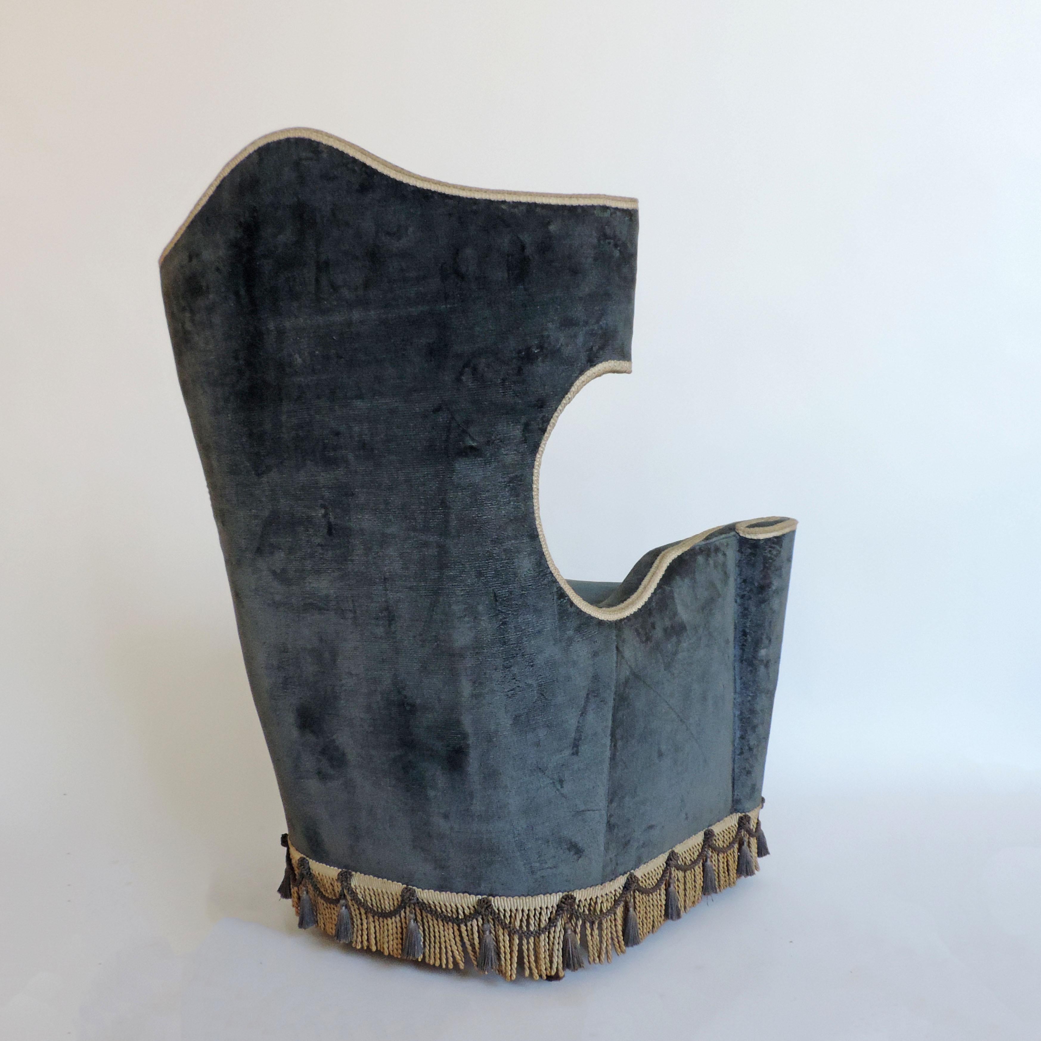 Surréaliste paire de fauteuils italiens des années 1950 en velours bleu foncé en vente 1