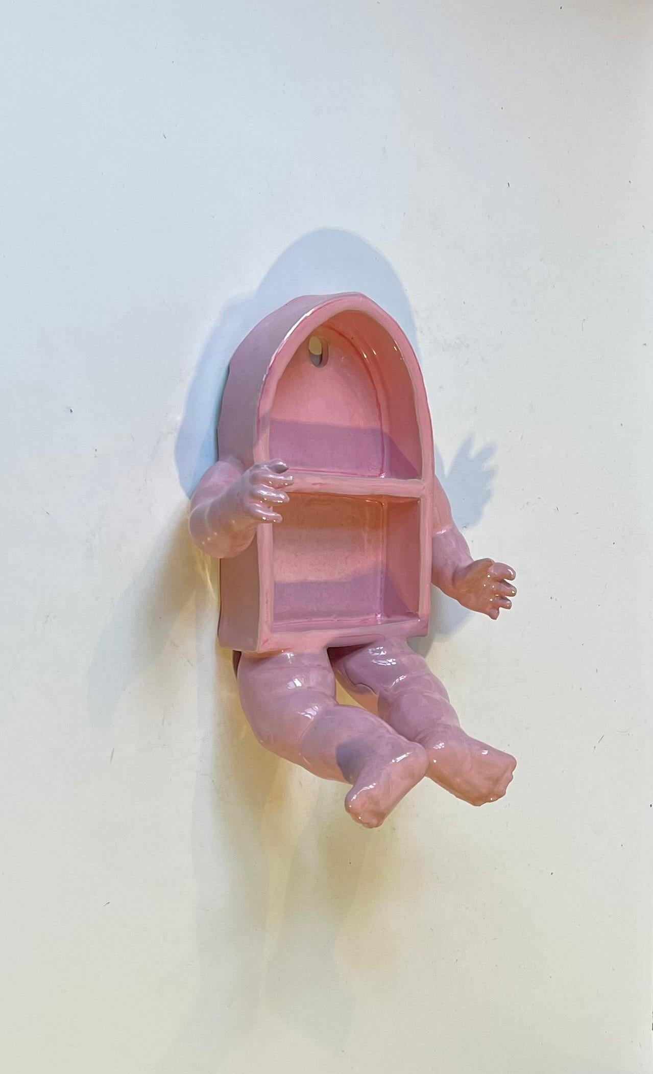Smaltato Portaspezie in ceramica Surreal Scandinavian Baby Body con smalto rosa in vendita