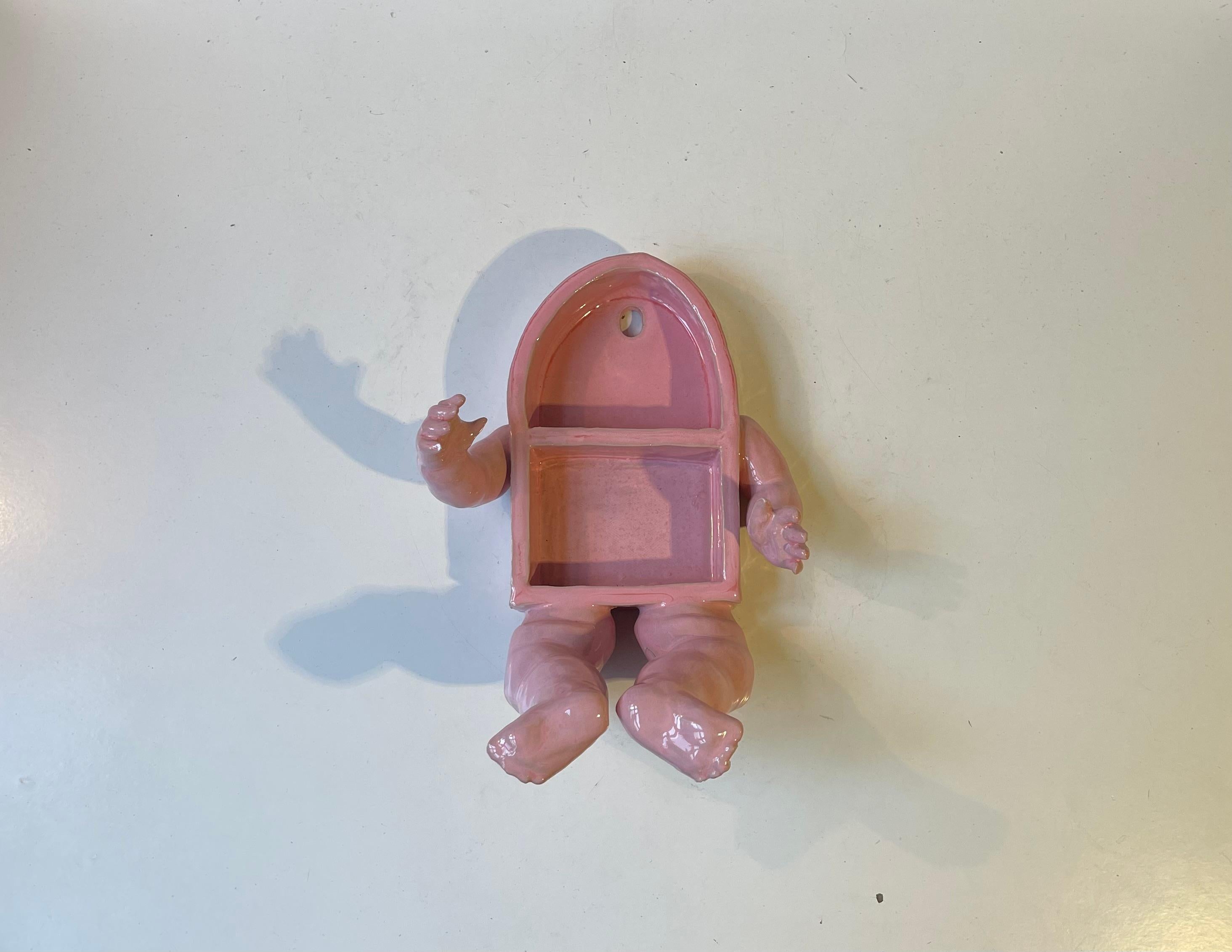 Portaspezie in ceramica Surreal Scandinavian Baby Body con smalto rosa In condizioni buone in vendita a Esbjerg, DK
