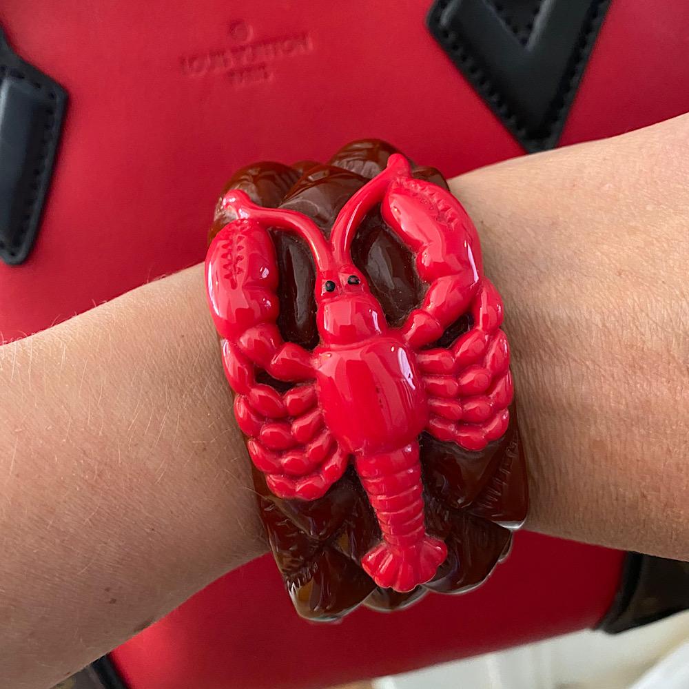 Surreal Vintage Lobster Bakelite Bangle c.1950-60 In Good Condition In Verviers, Région Wallonne