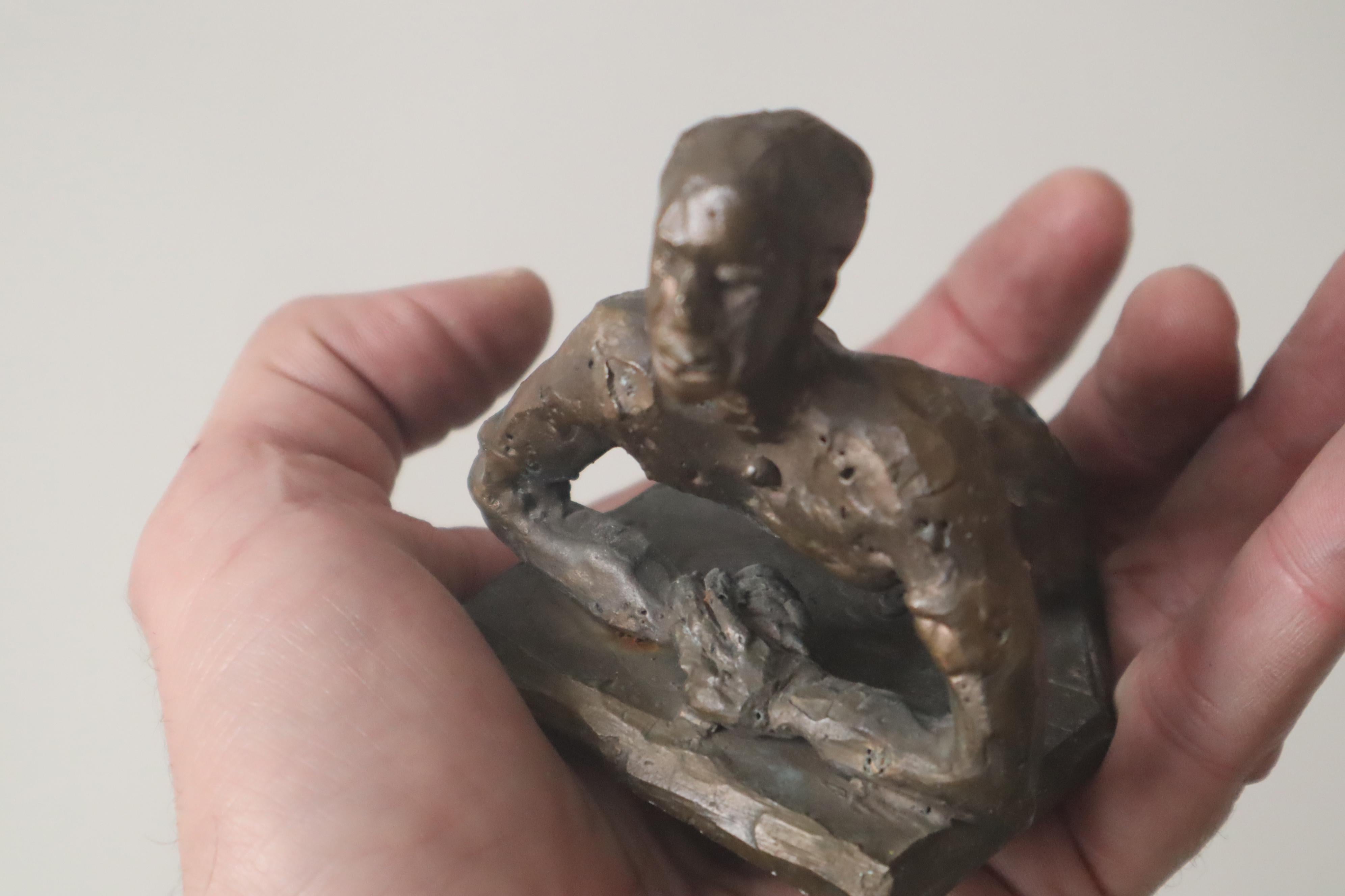 Surrealistische Bronzeskulptur von weiblichen und männlichen signierten Kerzenhaltern aus Bronze, 1980 im Angebot 8
