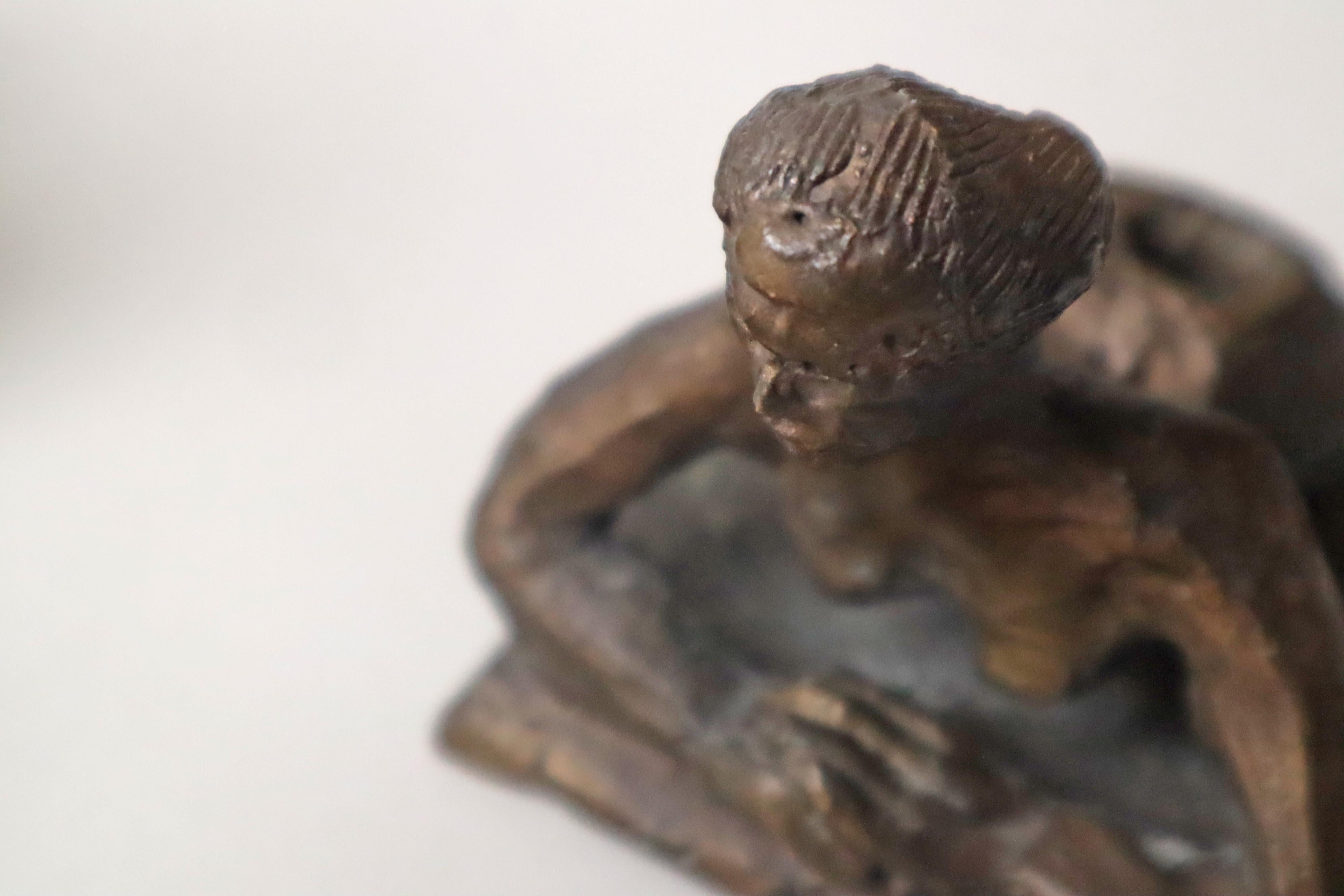 Surrealistische Bronzeskulptur von weiblichen und männlichen signierten Kerzenhaltern aus Bronze, 1980 im Angebot 2