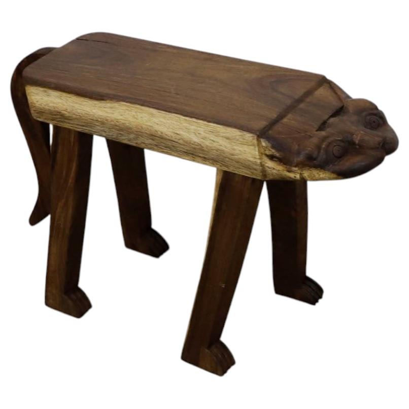Surrealistischer handgefertigter katzenförmiger Hocker im Angebot