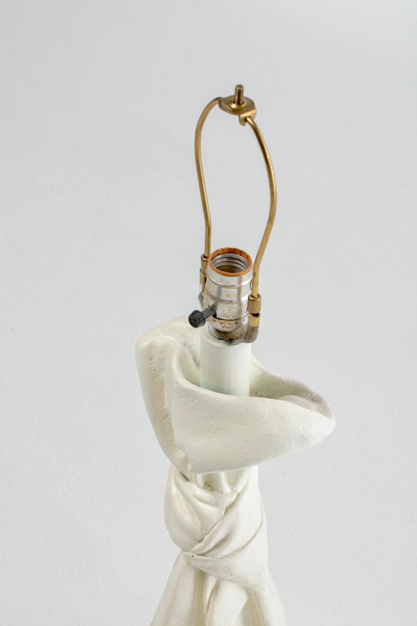 Lampada surrealista in gesso con tessuto annodato in stile John Dickinson c.C. anni '70 in vendita 4
