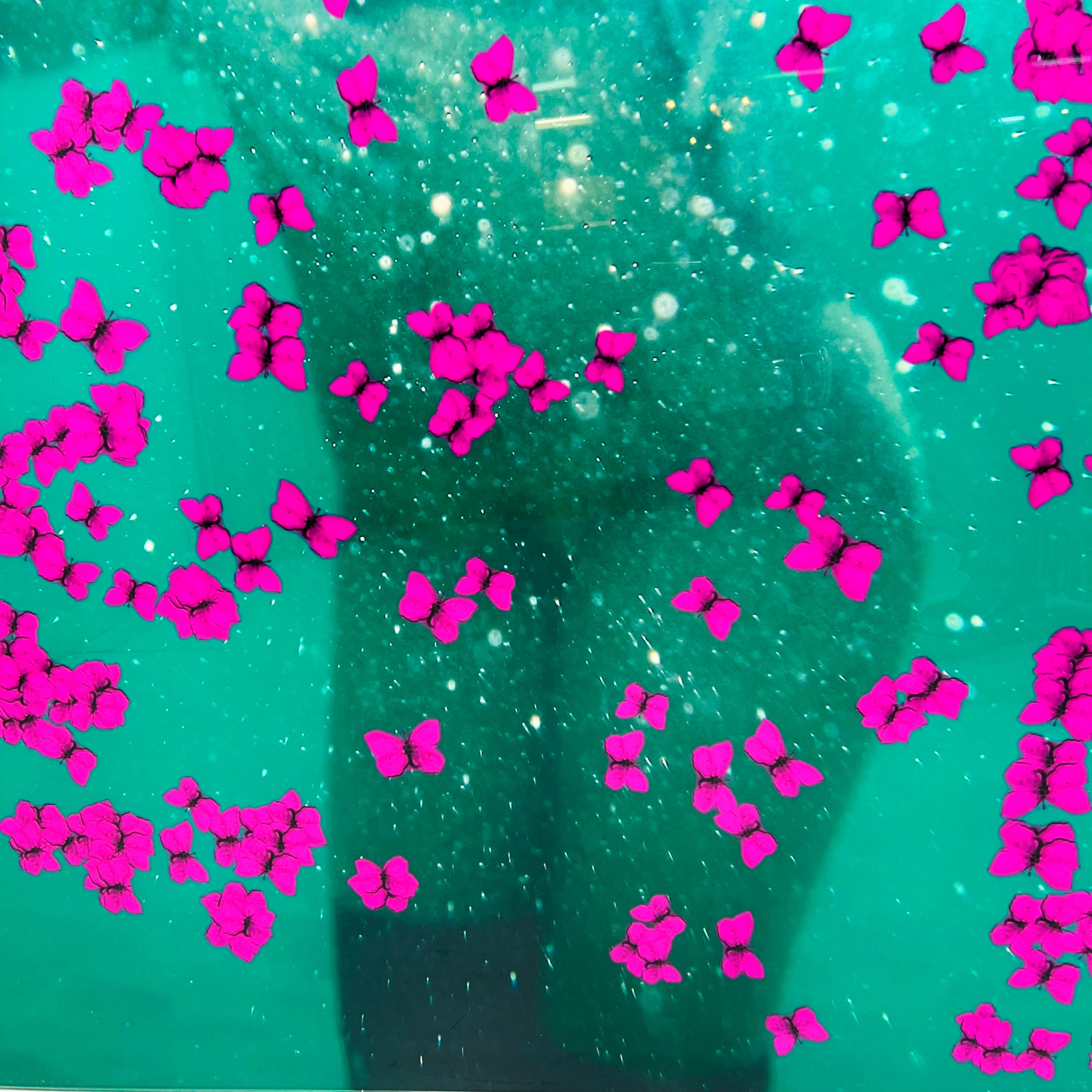 Surrealistischer Unterwasser-Akt in Mischtechnik von Maryam Ego-Aguirre (Glas) im Angebot