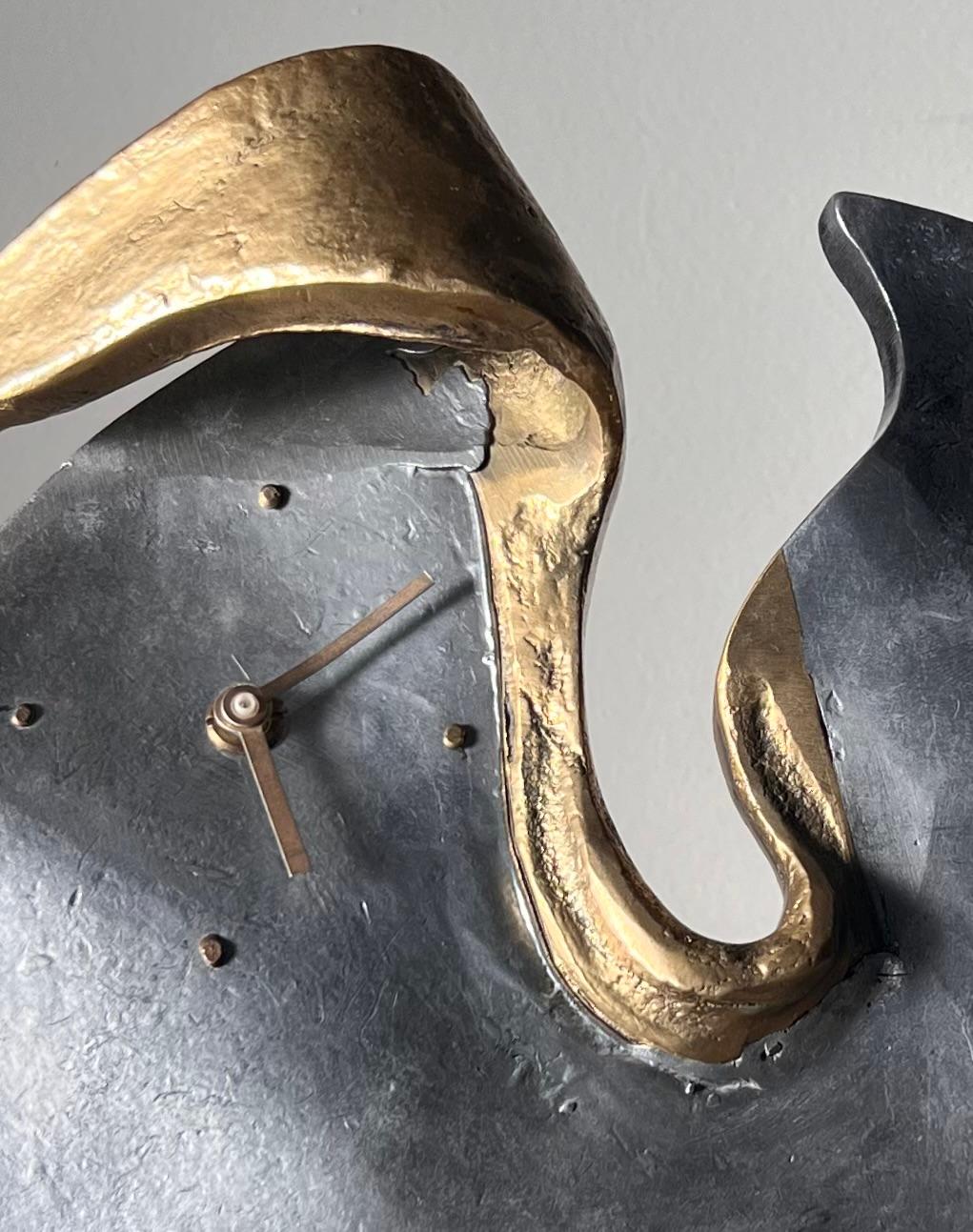 Surrealist mixed metal table clock by David Marshall for Art3, Spain circa 1970 In Good Condition In View Park, CA