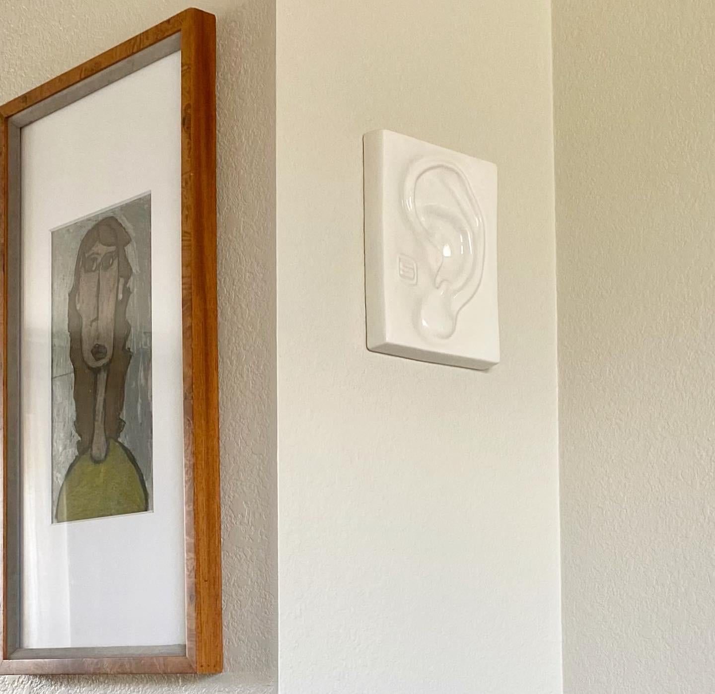 Surrealistische Porzellanskulptur eines Ohres im Angebot 9