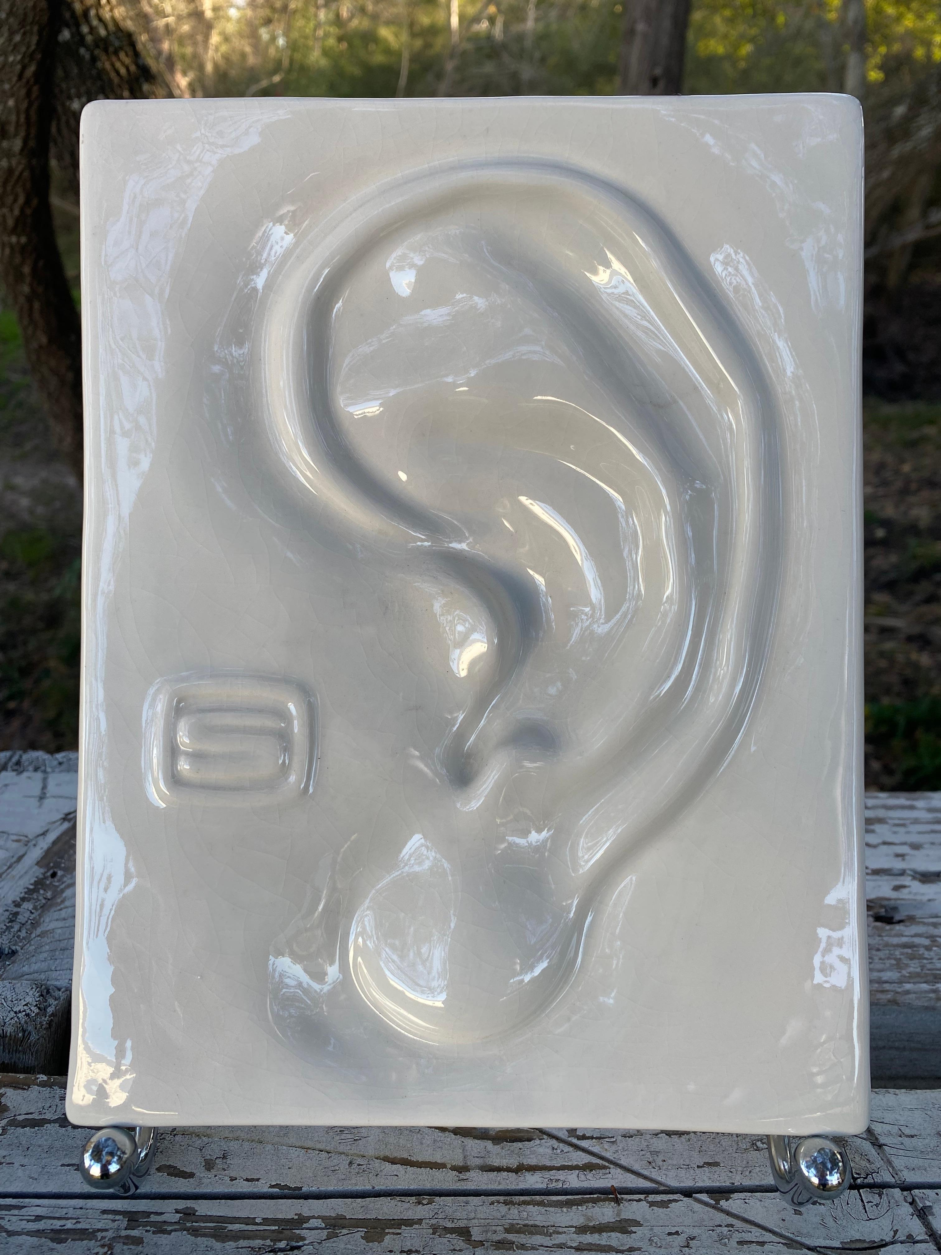 Surrealistische Porzellanskulptur eines Ohres im Angebot 12