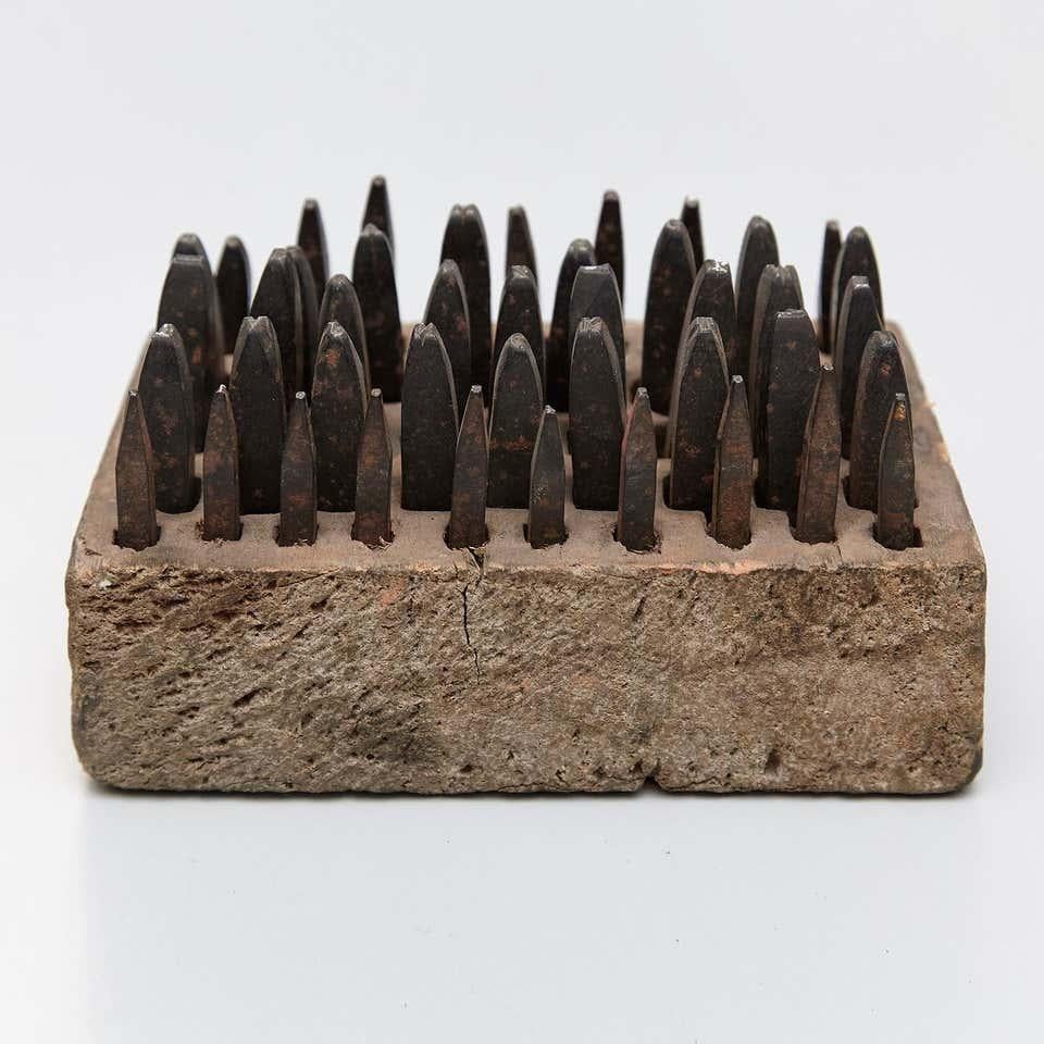 Scultura surrealista, incisione a punzone di Adrian in vendita 6