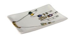 Sophistication surréaliste : Plateau à bibelots "Jewell" de Fornasetti