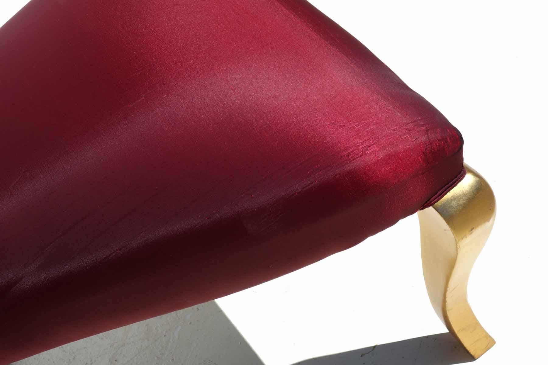 realistisches modernes Paar Stühle in Gold und Rot im Angebot 2