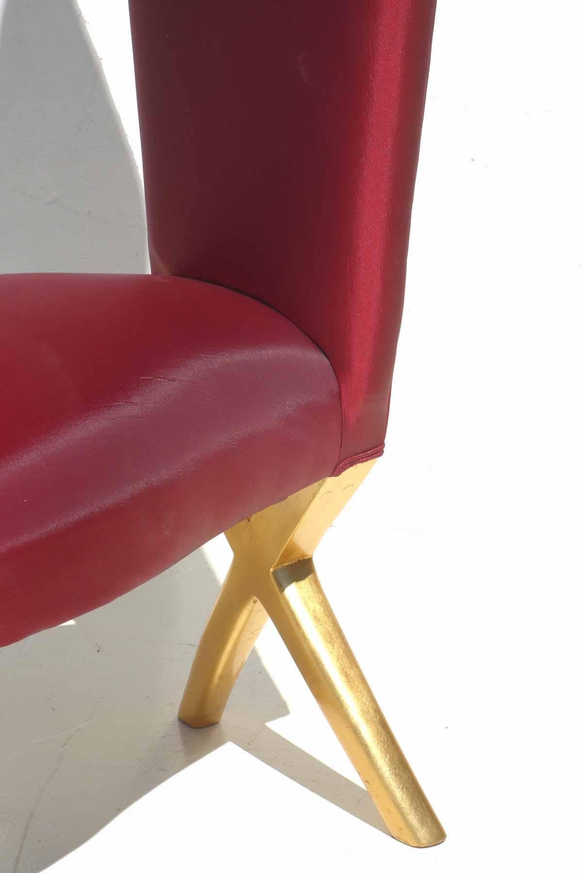 realistisches modernes Paar Stühle in Gold und Rot im Zustand „Hervorragend“ im Angebot in Brescia, IT