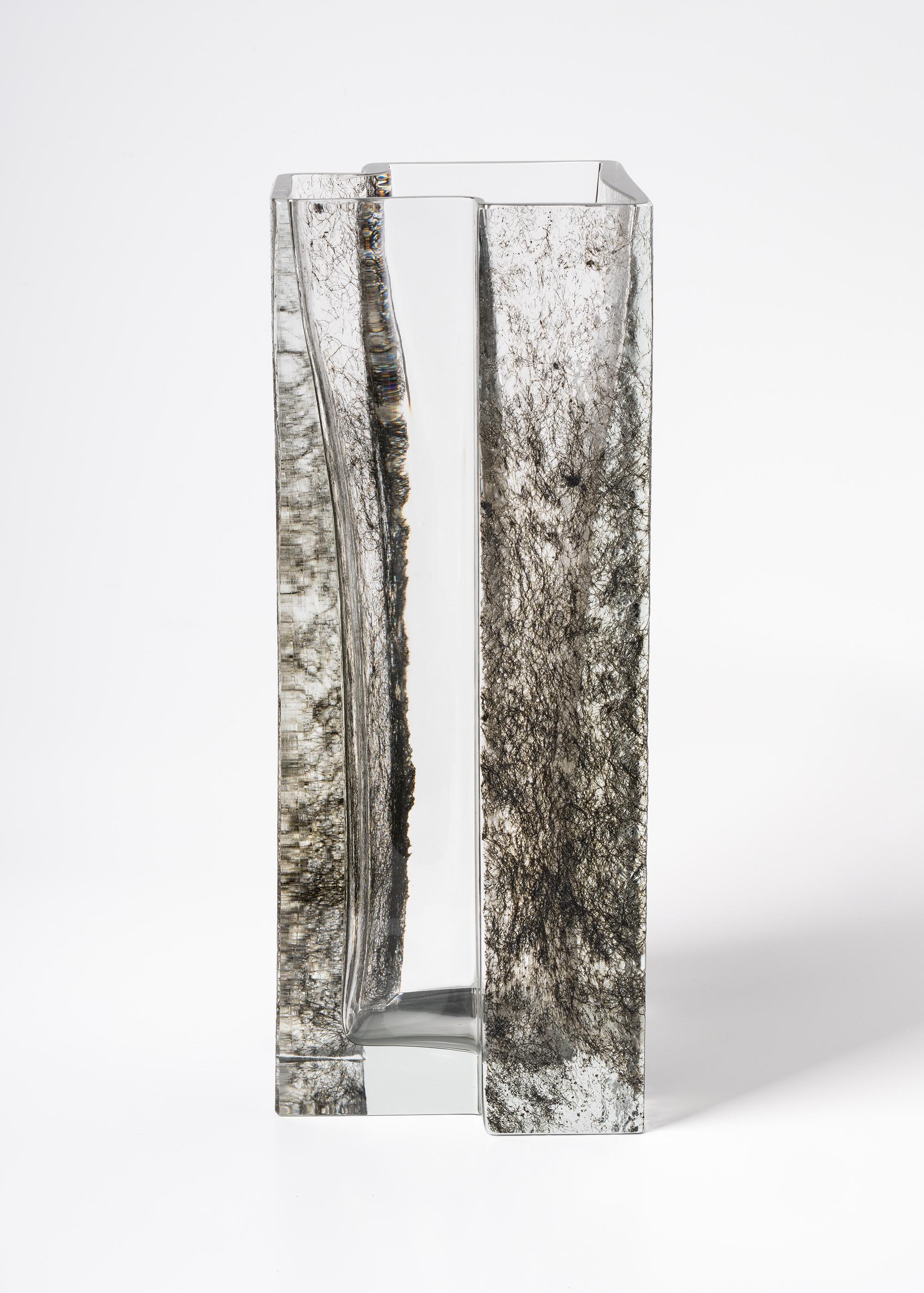 Autre Entouré d'un vase vert de Paolo Marcolongo en vente